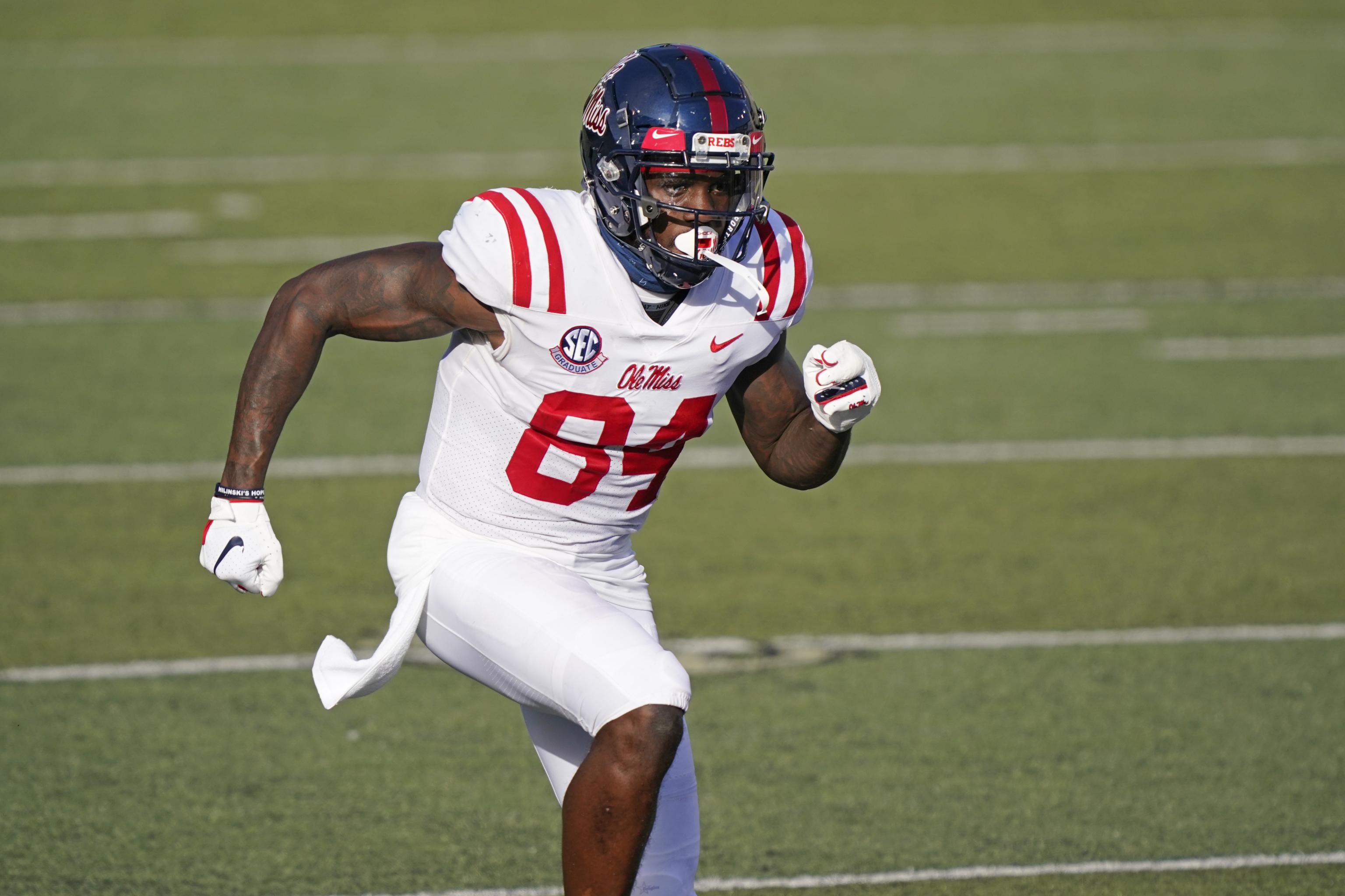 Ole Miss TE Kenny Yeboah gets major air for insane TD grab in traffic