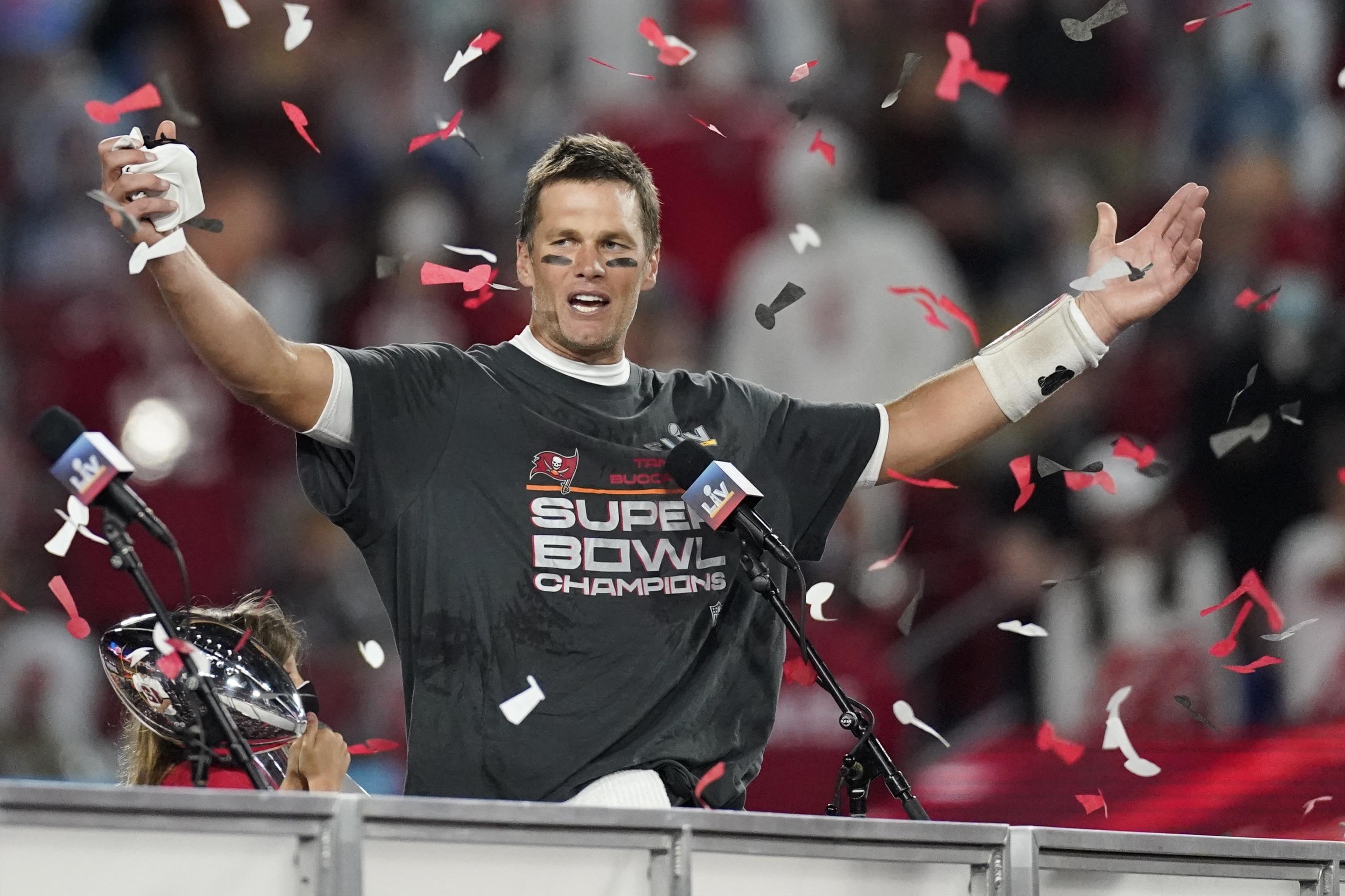 Tom Brady posts tweet referencing his shirtless combine photo