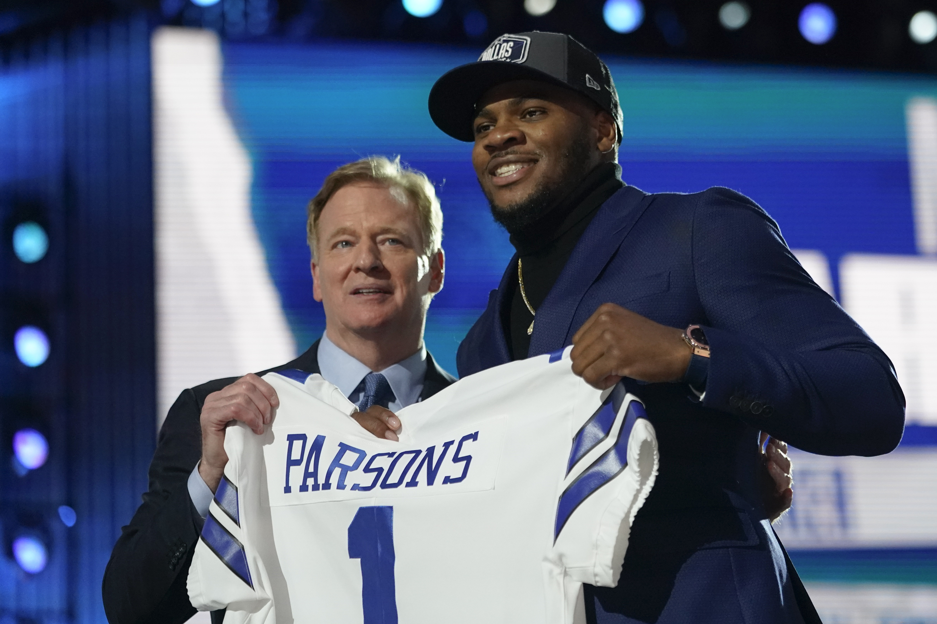 Micah Parsons is the face of the defense's transformation, but has he given  Cowboys a new identity?