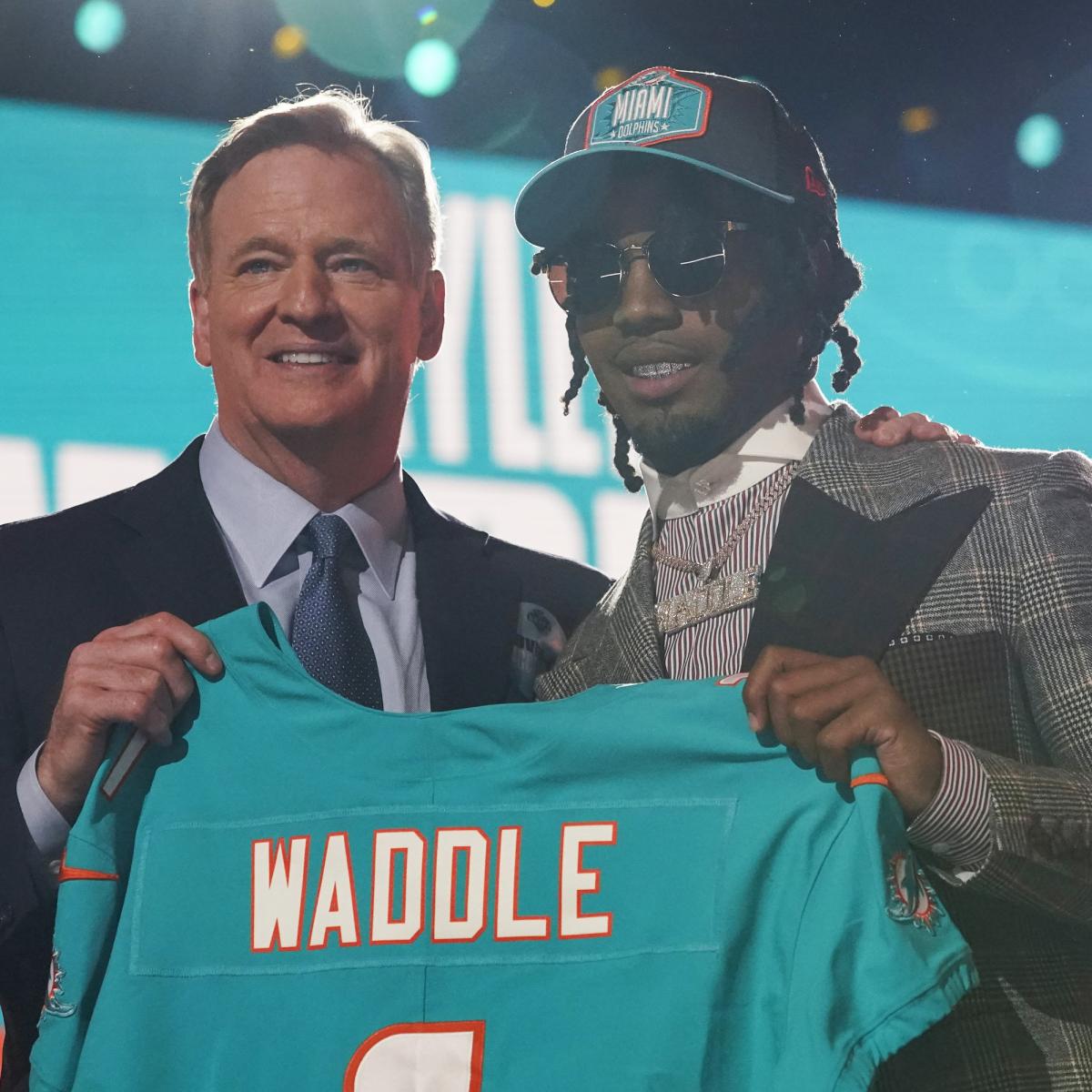 Report: Dolphins Had Jaylen Waddle over Ja'Marr Chase as WR1 on Draft Board