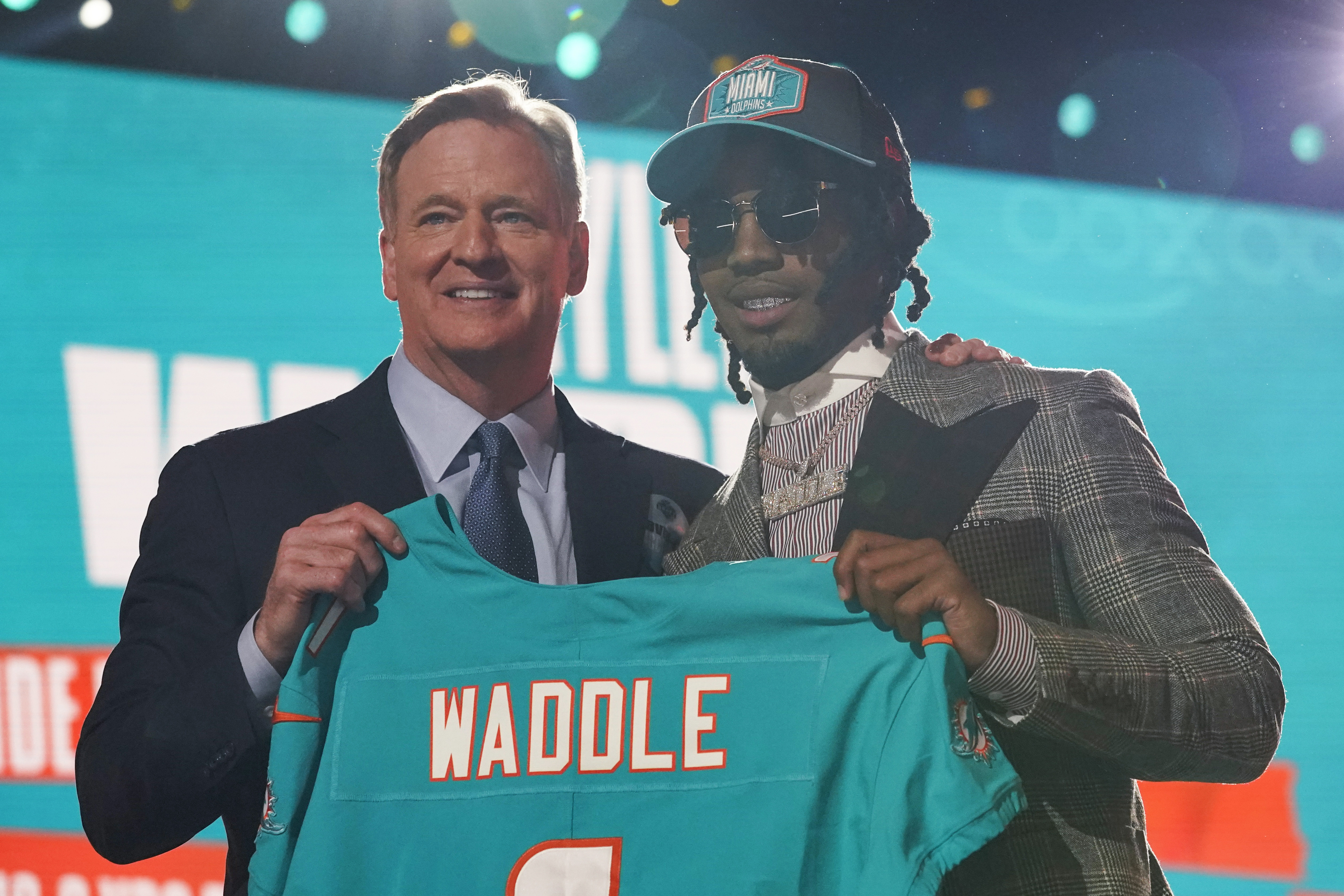 Report: Dolphins Had Jaylen Waddle over Ja'Marr Chase as WR1 on