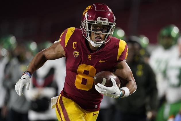 Southern California wide receiver Amon-Ra St. Brown (8) runs to the end zone for a touchdown during the first quarter of an NCAA college football game for the Pac-12 Conference championship against Oregon Friday, Dec 18, 2020, in Los Angeles. (AP Photo/Ashley Landis)