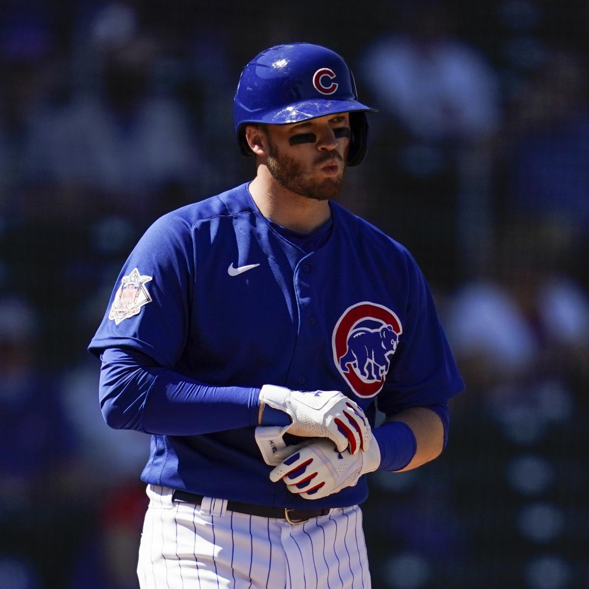 Ian Happ carted off field after scary outfield collision