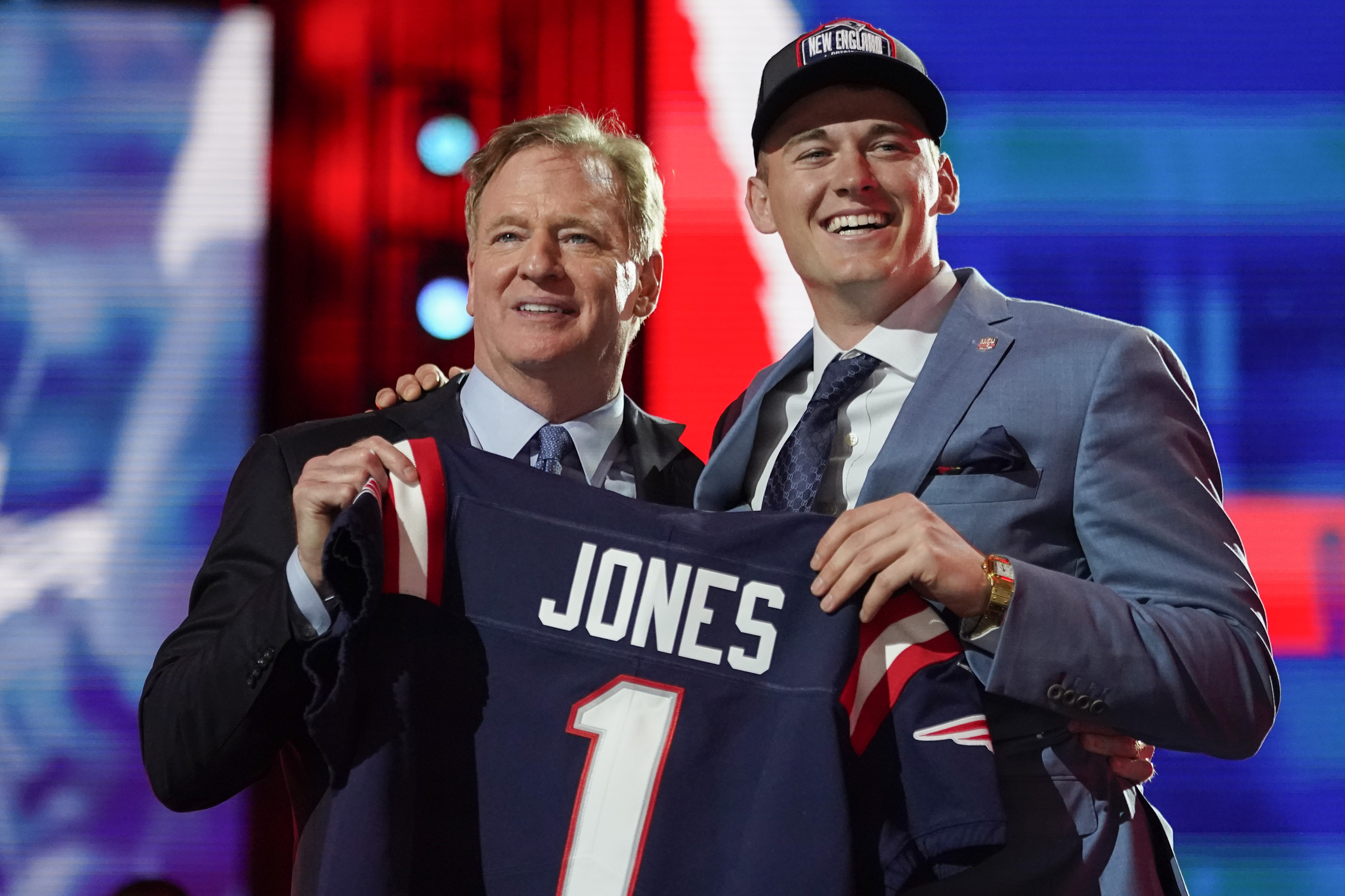 Patriots officially sign Mac Jones to rookie contract, reportedly