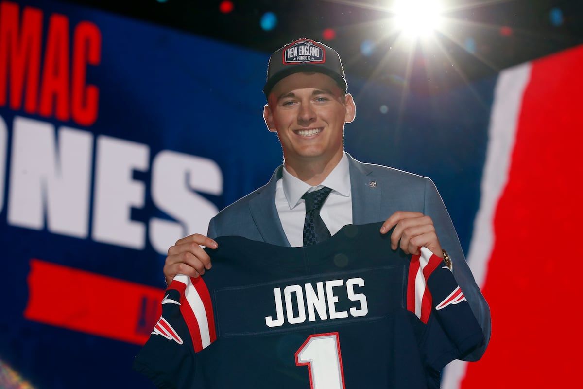 Mac Jones Should Be Patriots’ Week 1 Starting Quarterback in 2021