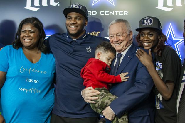 Dallas Cowboys first round draft pick linebacker Micah Parsons, second from left, poses for photos with his mom, Sherese Parsons, left, son Malcom, 2, owner Jerry Jones, fourth from left, sister Shatara Parsons, fifth from left, and father Terrence Parsons Sr., right, at the Dallas Cowboys headquarters, Friday, April 30, 2021, in Frisco, Texas. (AP Photo/Brandon Wade) Dallas Cowboys first round draft pick linebacker Micah Parsons, second from left, poses for photos with his mom, Sherese Parsons, left, son Malcom, 2, owner Jerry Jones, fourth from left, sister Shatara Parsons, fifth from left, and father Terrence Parsons Sr., right, at the Dallas Cowboys headquarters, Friday, April 30, 2021, in Frisco, Texas. (AP Photo/Brandon Wade)