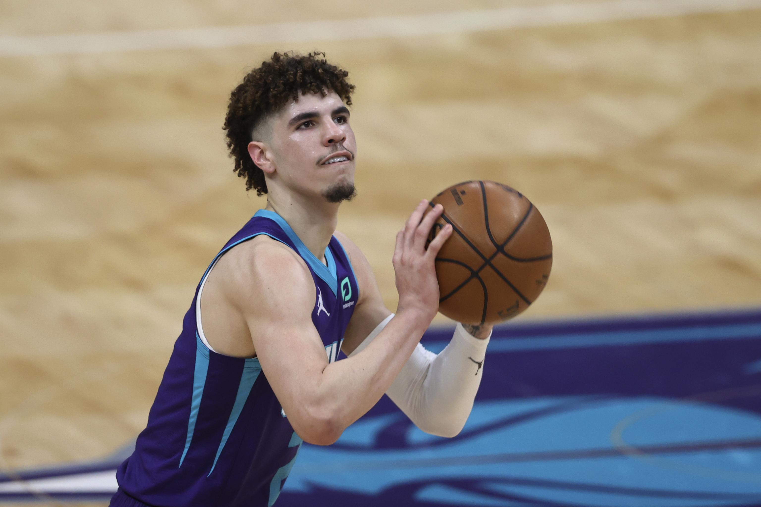 Charlotte Hornets guard LiAngelo Ball (18) plays against the