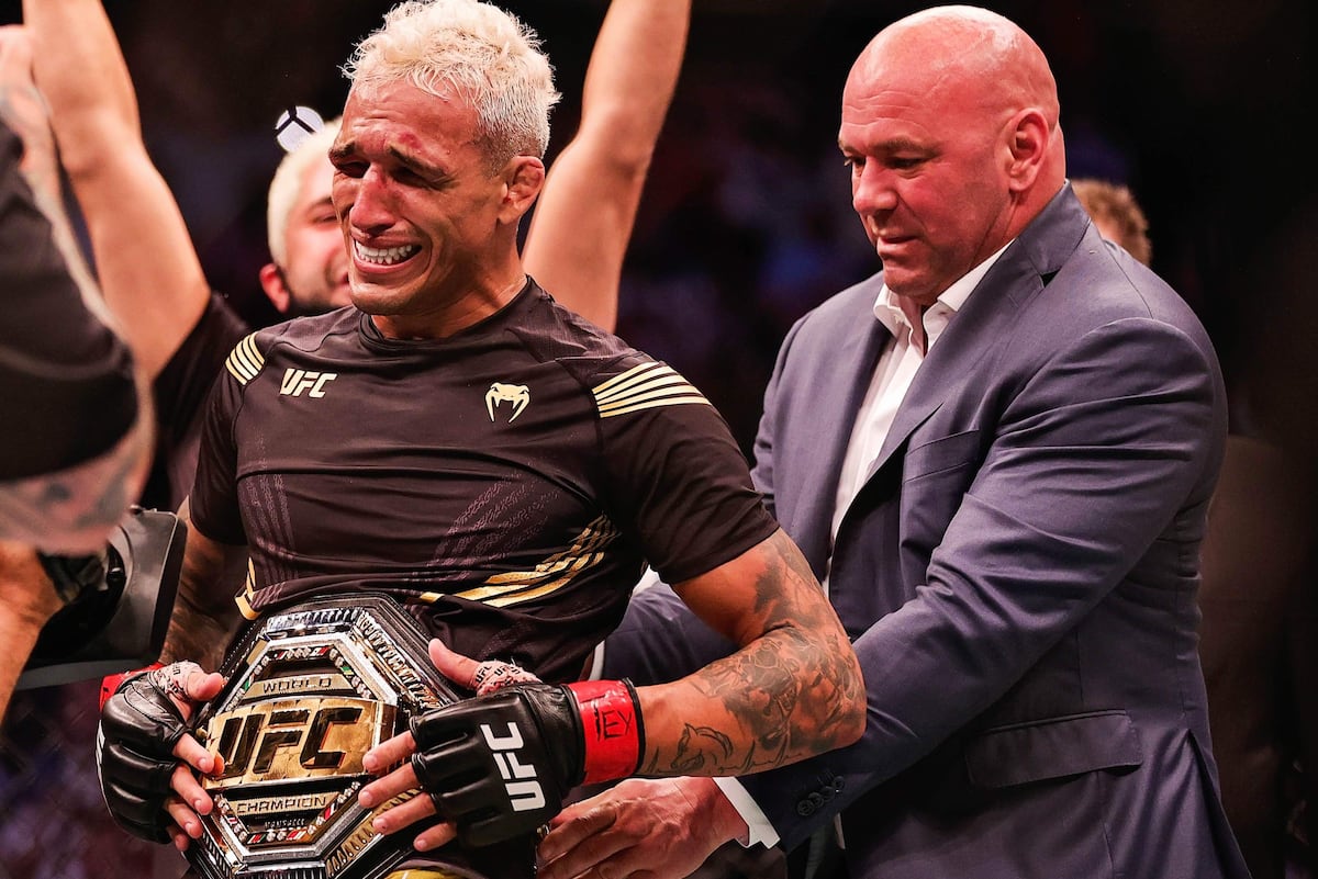 New Champ Charles Oliveira Shows He's Much More Than Just Submissions at UFC 262 thumbnail