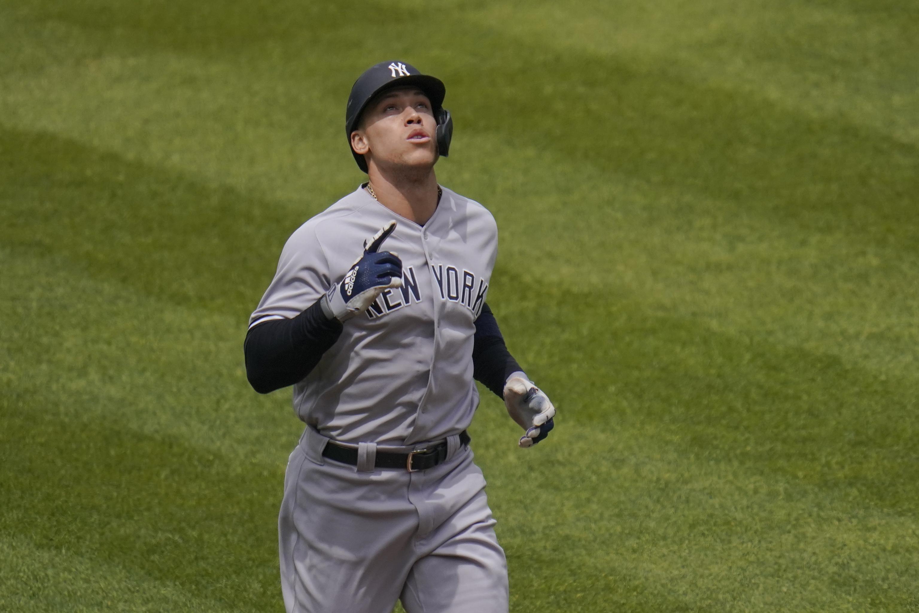 Yankees' Luke Voit, tied for MLB homer lead, refuses to be shut down with  foot injury 