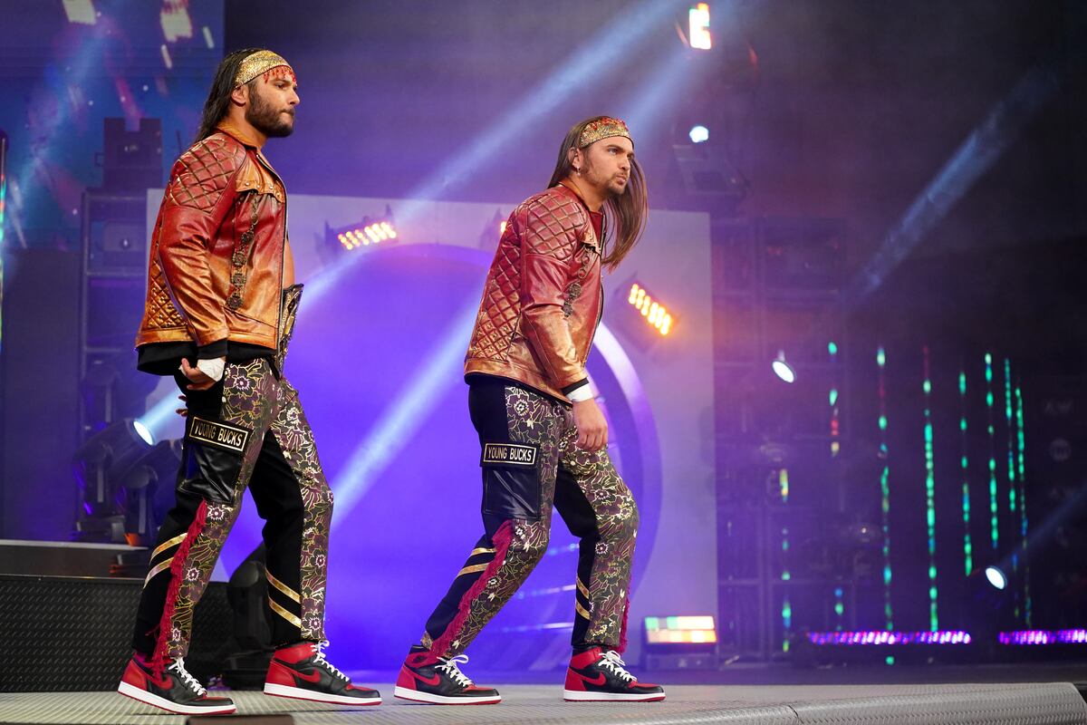 Young Bucks Beat Moxley Kingston Retain Aew Titles At Double Or Nothing News Update