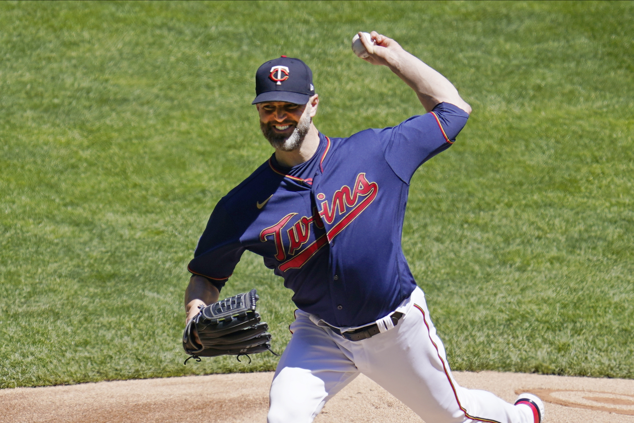 Struggling Twins starter Happ to Cardinals for reliever Gant