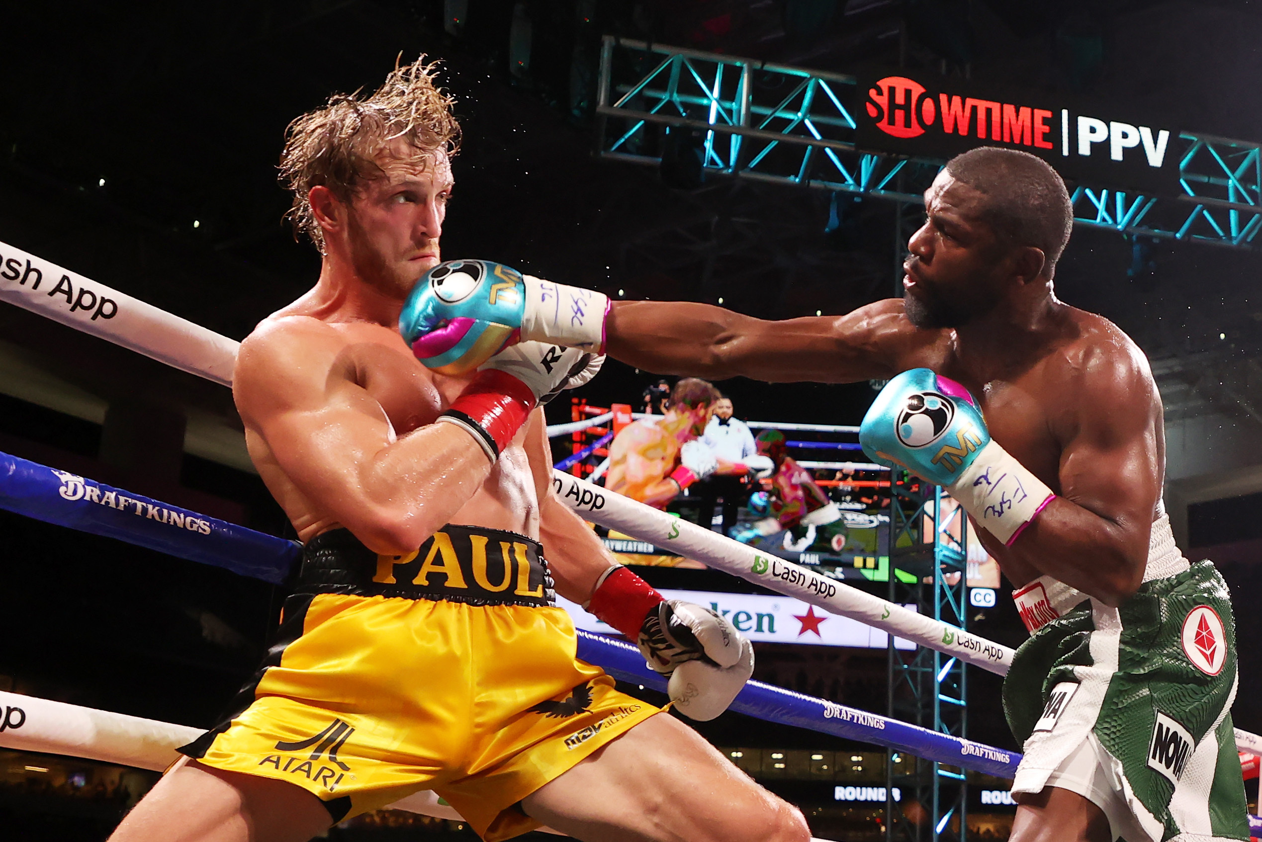 Floyd Mayweather Vs Logan Paul Fight Stats Experts Scorecards And Reaction Bleacher Report Latest News Videos And Highlights