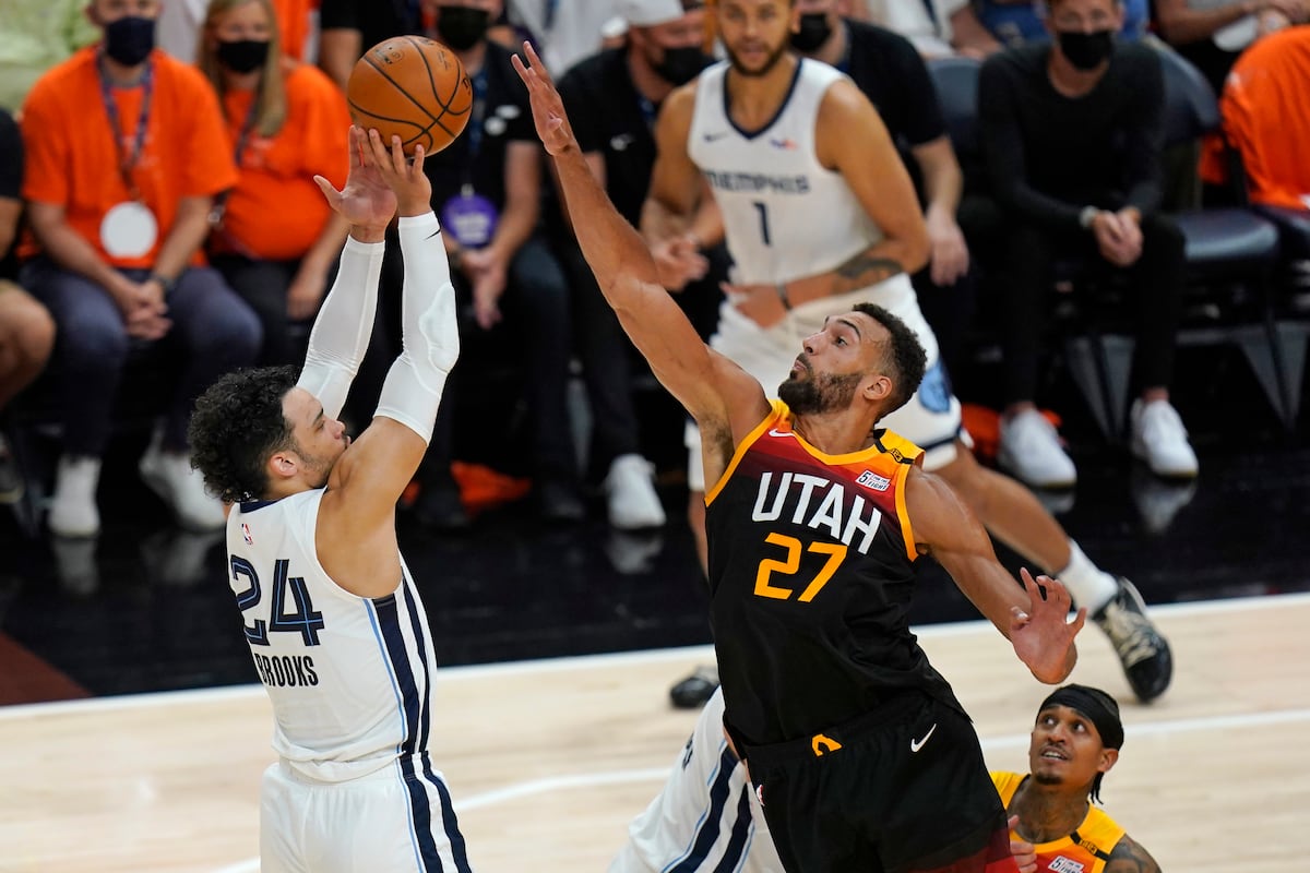 <p>Rudy Gobert Named 2020-21 NBA Defensive Player of the Year over Ben Simmons thumbnail