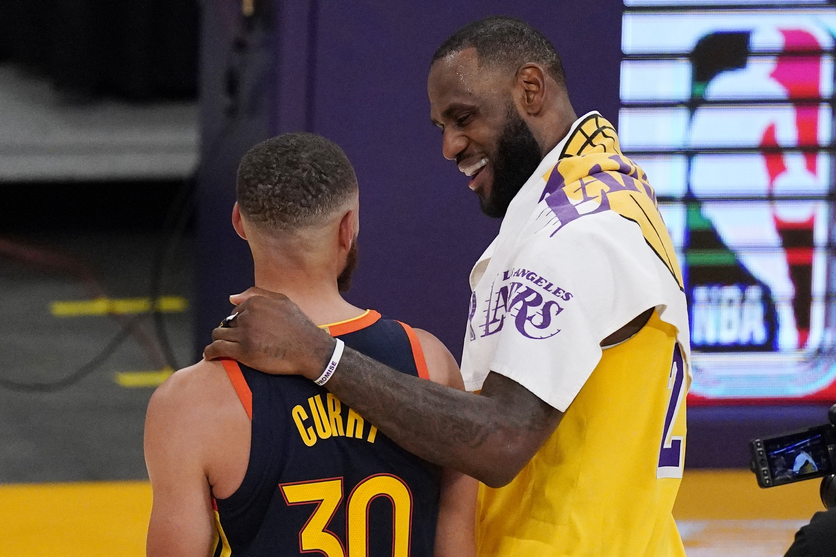Steph Curry, LeBron James Top NBA Jersey Sales; Lakers No. 1 in Team  Merchandise, News, Scores, Highlights, Stats, and Rumors