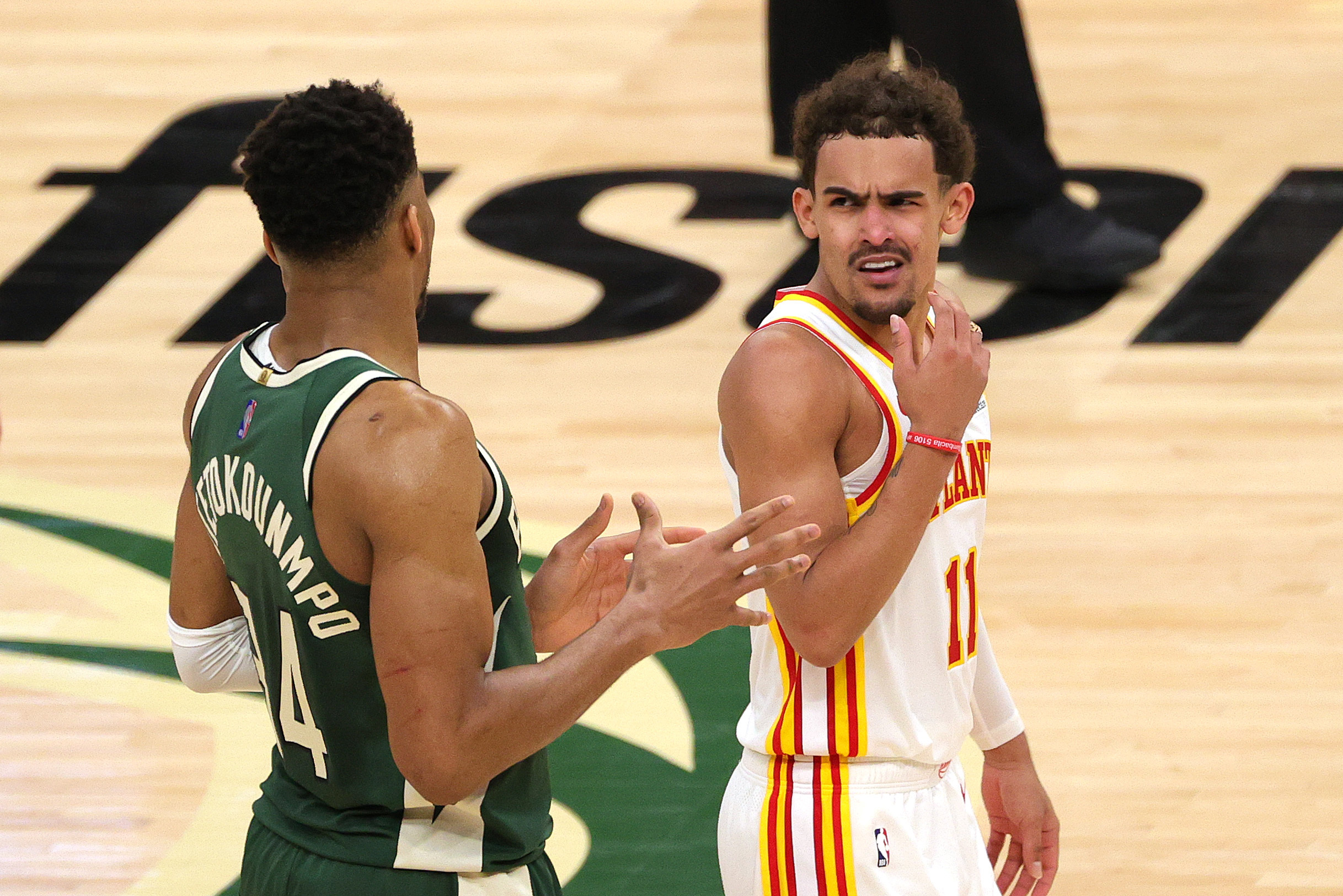 Trae Young's last-second floater lifts Hawks to Game 1 win over