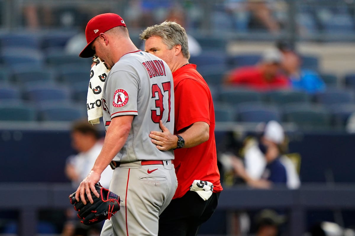 Dylan Bundy Vomits on Field, Exits Angels vs. Yankees Due to Heat Exhaustion