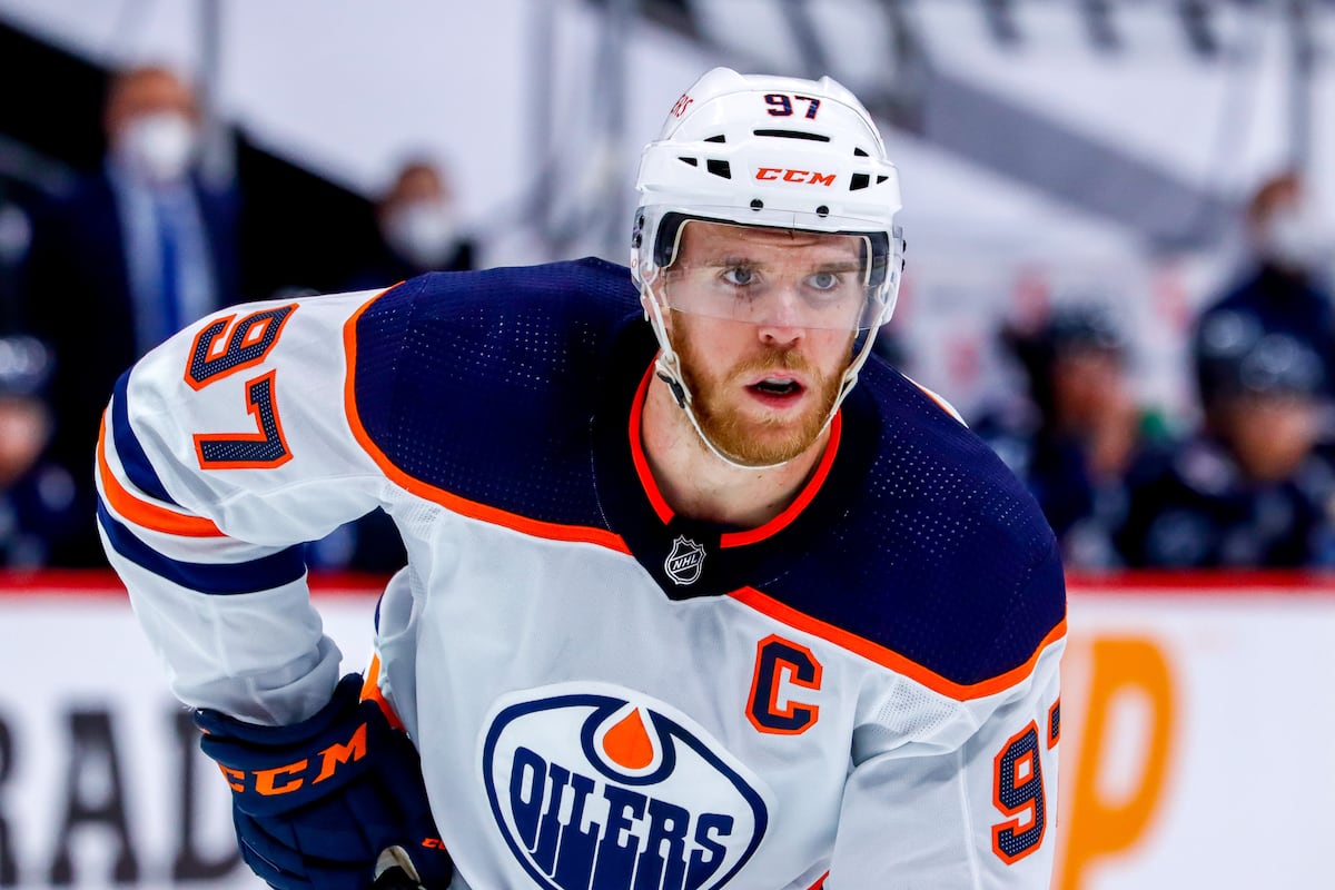 Oilers' Connor McDavid Wins 2020-21 Ted Lindsay Award over Crosby, Matthews