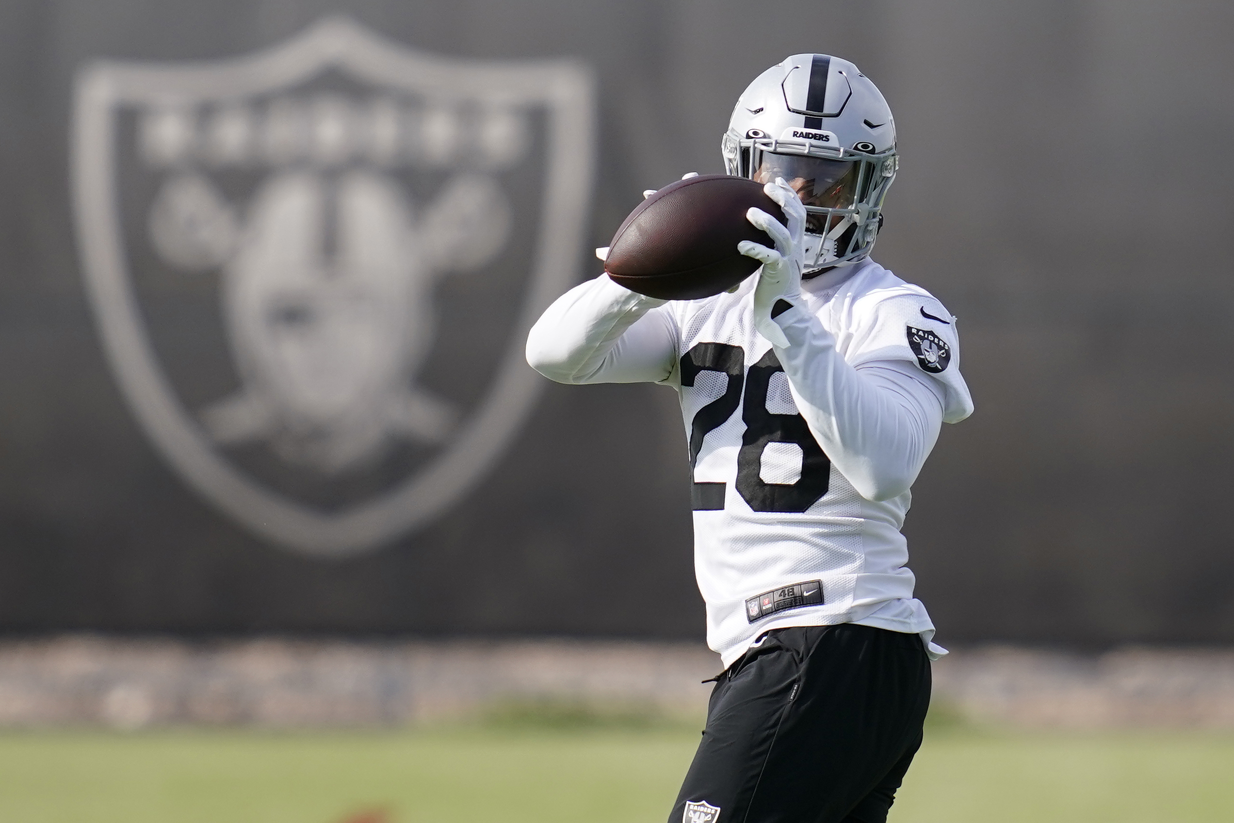 Report: Raiders Plan to Tag Star RB Josh Jacobs - Bleacher Nation