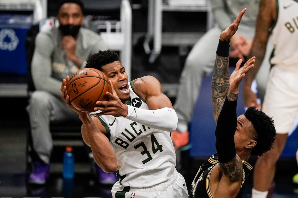 Bucks' Giannis Antetokounmpo Doubtful for ECF Game 6 vs. Hawks with Knee Injury