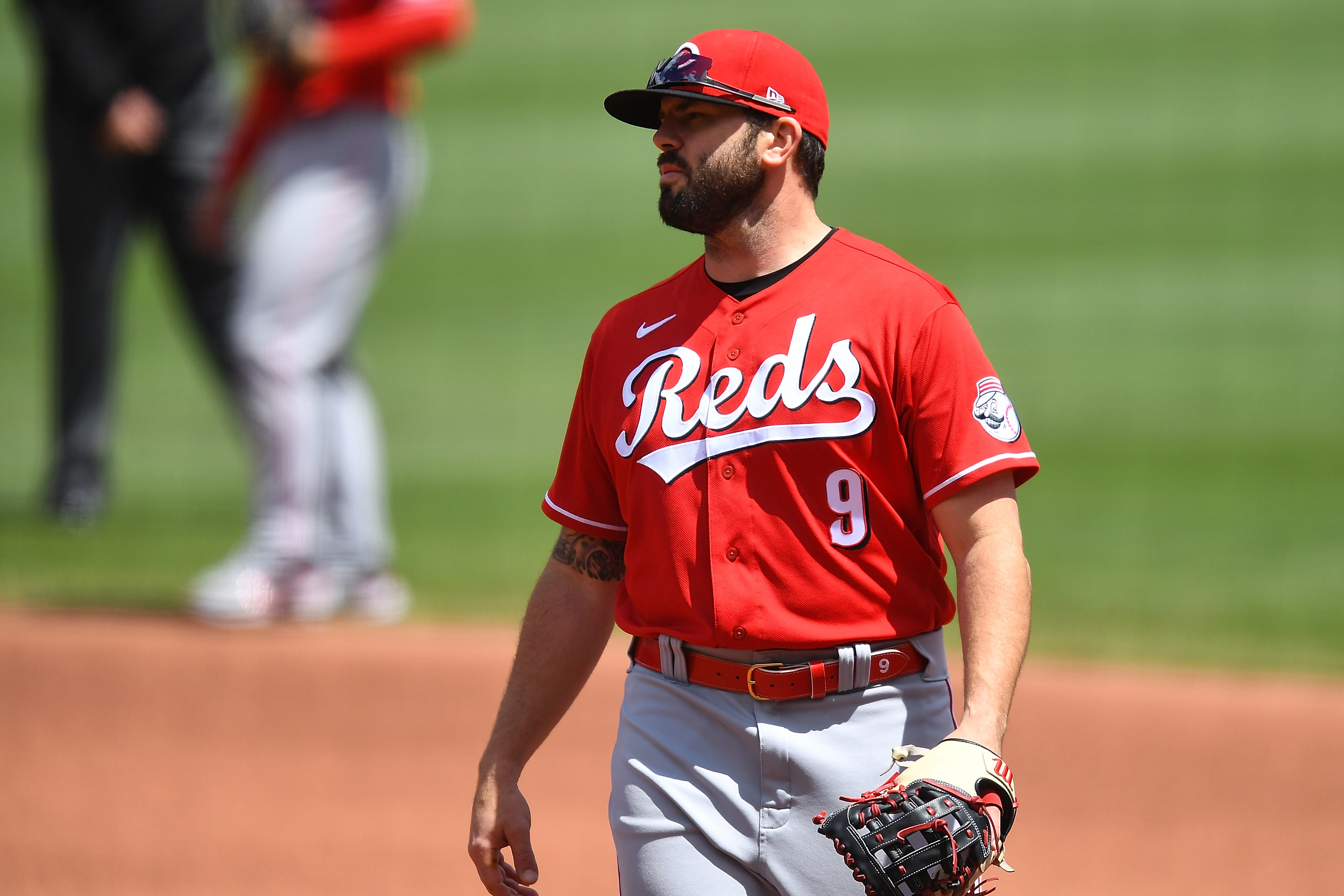 Reds place Mike Moustakas on 10-day injured list