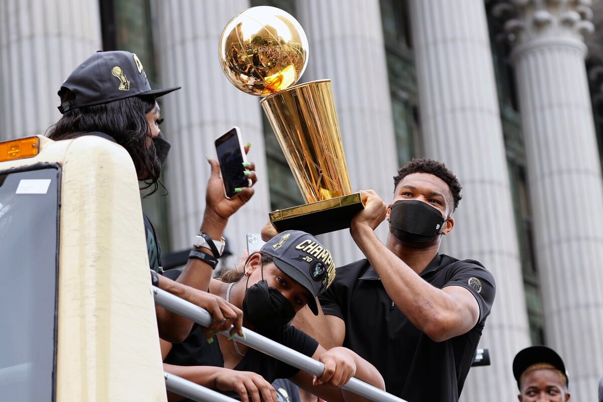 Bucks 2021-22 Schedule: Top Games, Championship Odds and Record