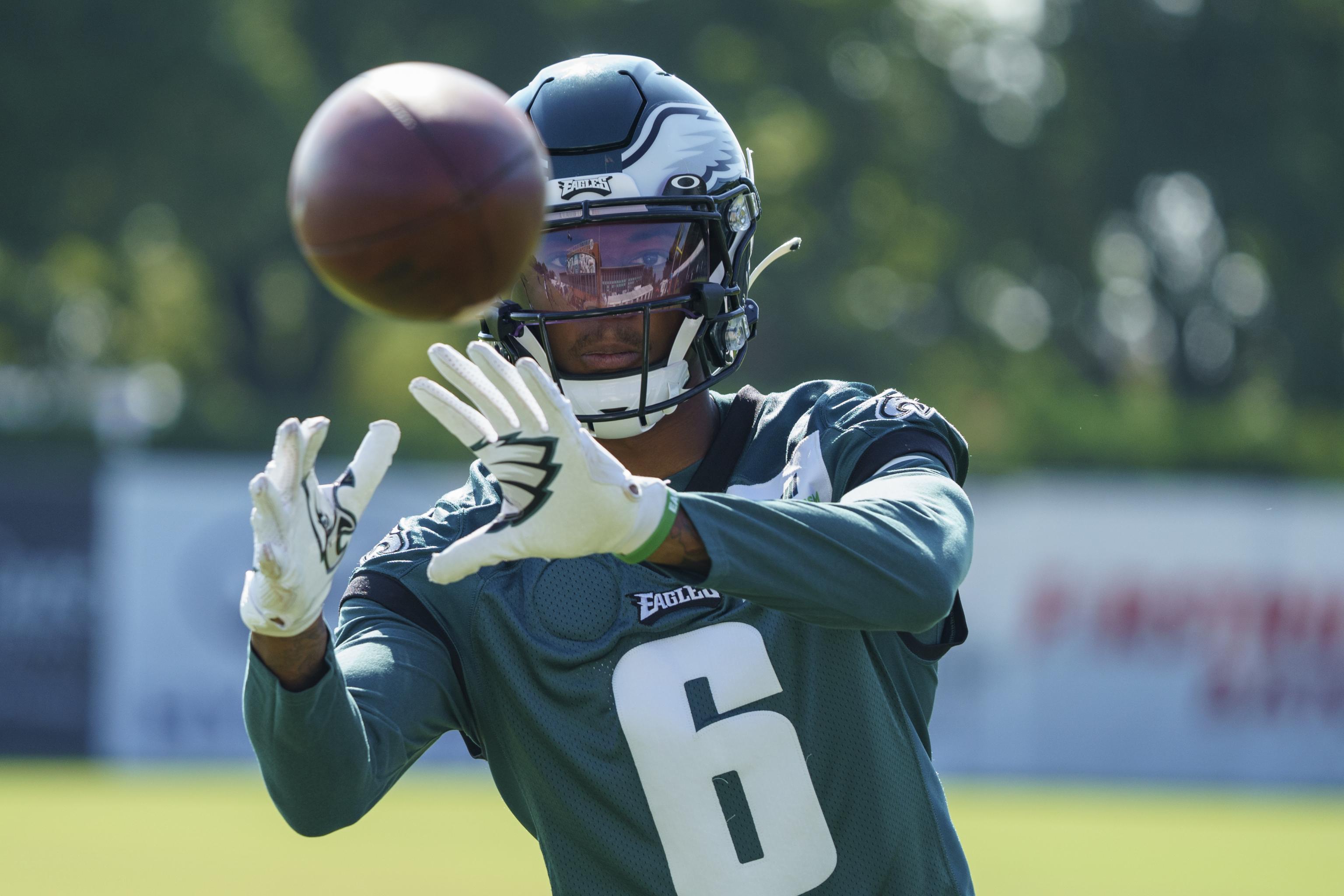 Eagles want DeVonta Smith 'to attack his rehab' after knee injury