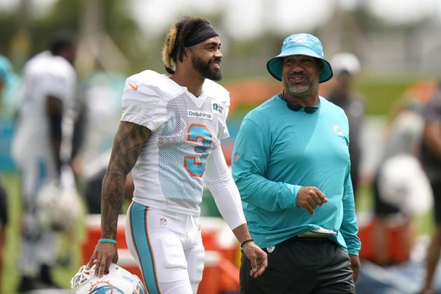 Miami Dolphins wide receiver Will Fuller (3) talks with co-offensive coordinator and running backs coach Eric Studesville, right, during NFL football practice, Wednesday, Aug. 25, 2021, in Miami Gardens, Fla. (AP Photo/Lynne Sladky)