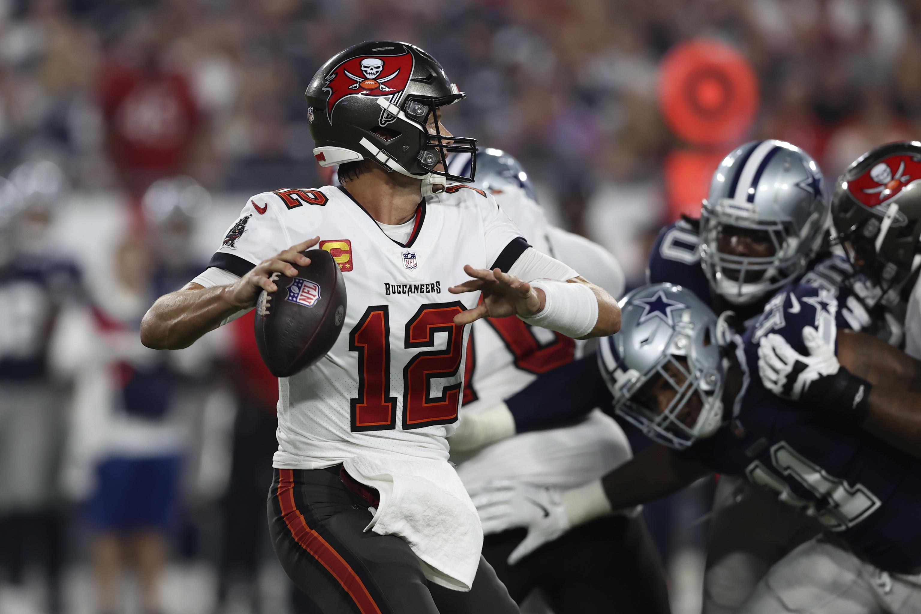 Tom Brady, Rob Gronkowski carry Tampa Bay Buccaneers past Dallas