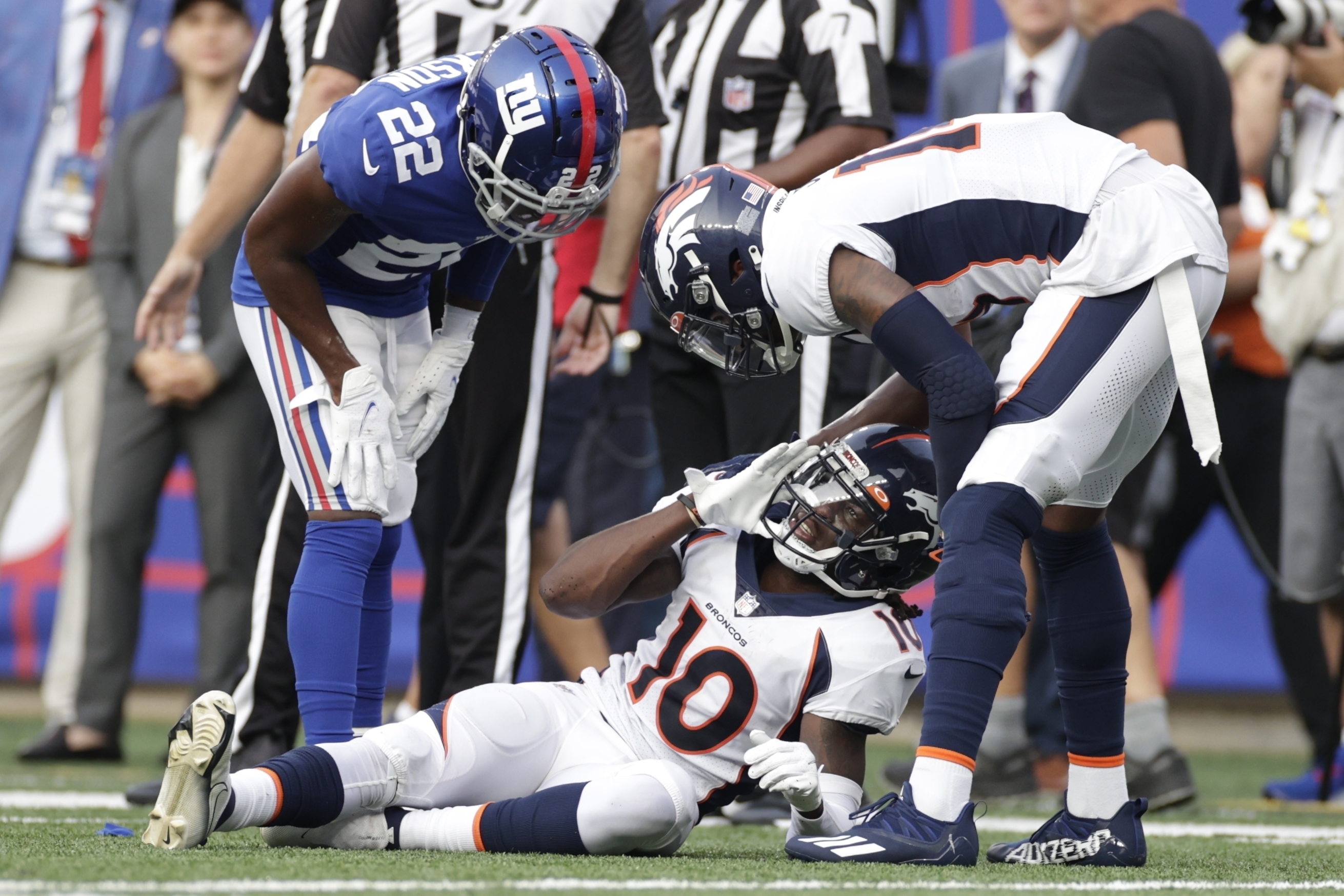 Jerry Jeudy exits Broncos vs. Titans game after injuring ankle on