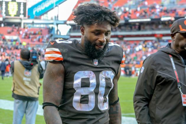 CLEVELAND, OH - OCTOBER 31: Cleveland Browns wide receiver Jarvis Landry (80) leaves the field following the National Football League game between the Pittsburgh Steelers and Cleveland Browns on October 31, 2021, at FirstEnergy Stadium in Cleveland, OH. (Photo by Frank Jansky/Icon Sportswire via Getty Images)