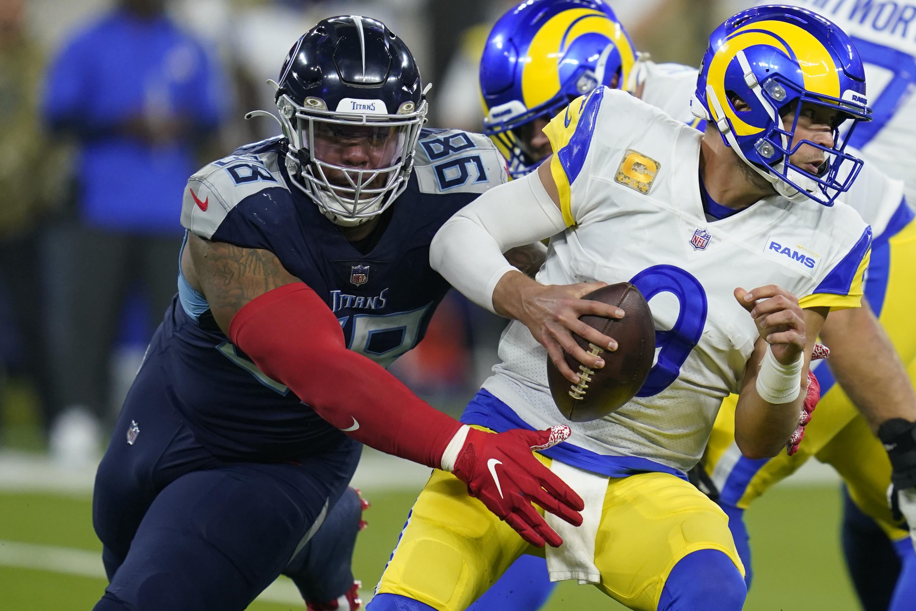 Photo: Tennessee Titans' Denico Autry, Bud Dupree in the two-tone blue