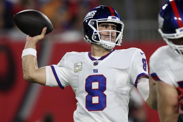 New York Giants quarterback Daniel Jones (8) throws a pass against the Tampa Bay Buccaneers during the first half of an NFL football game Monday, Nov. 22, 2021, in Tampa, Fla. (AP Photo/Mark LoMoglio)