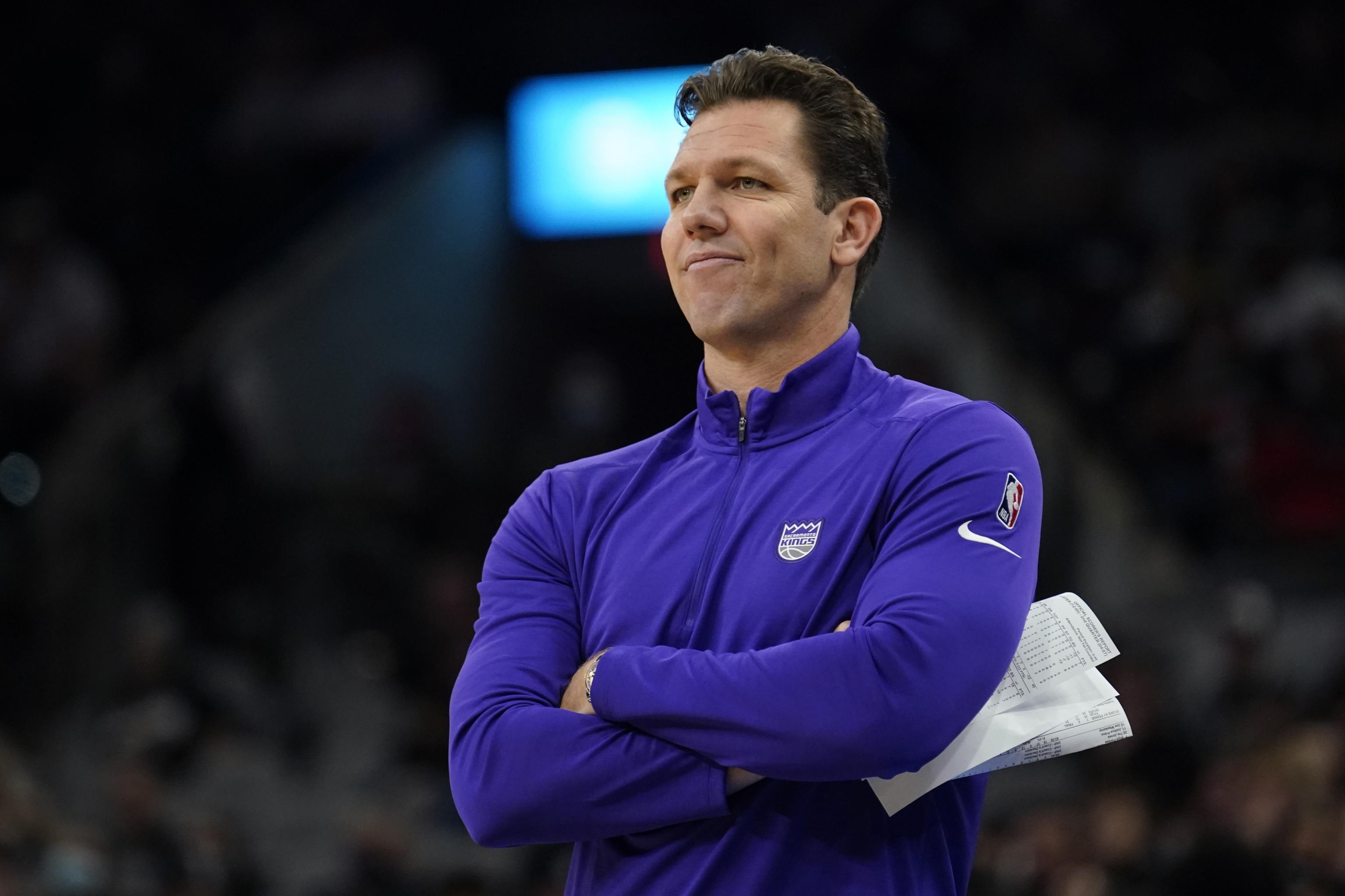 Kings' Luke Walton commends Davion Mitchell for offensive outburst