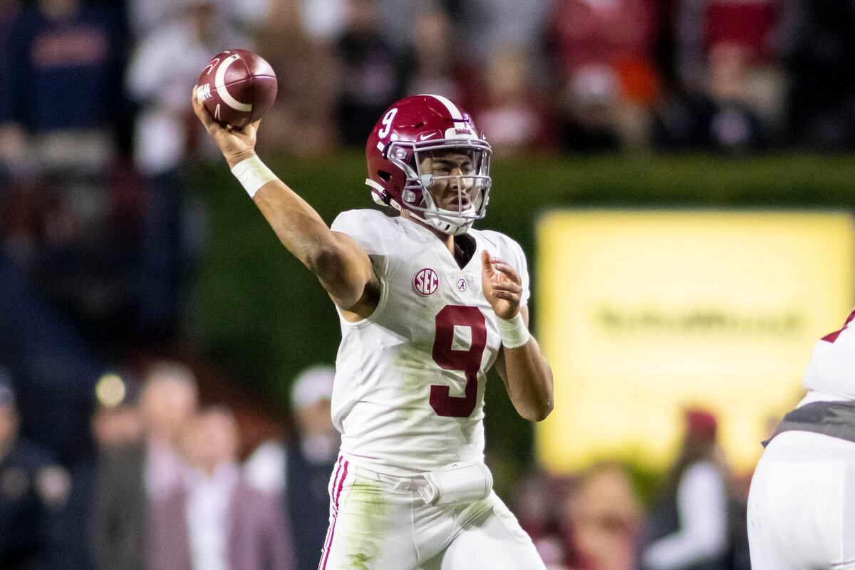 Heisman Watch 2021: Odds for Top Race Candidates Before Championship Games - Vimarsana News