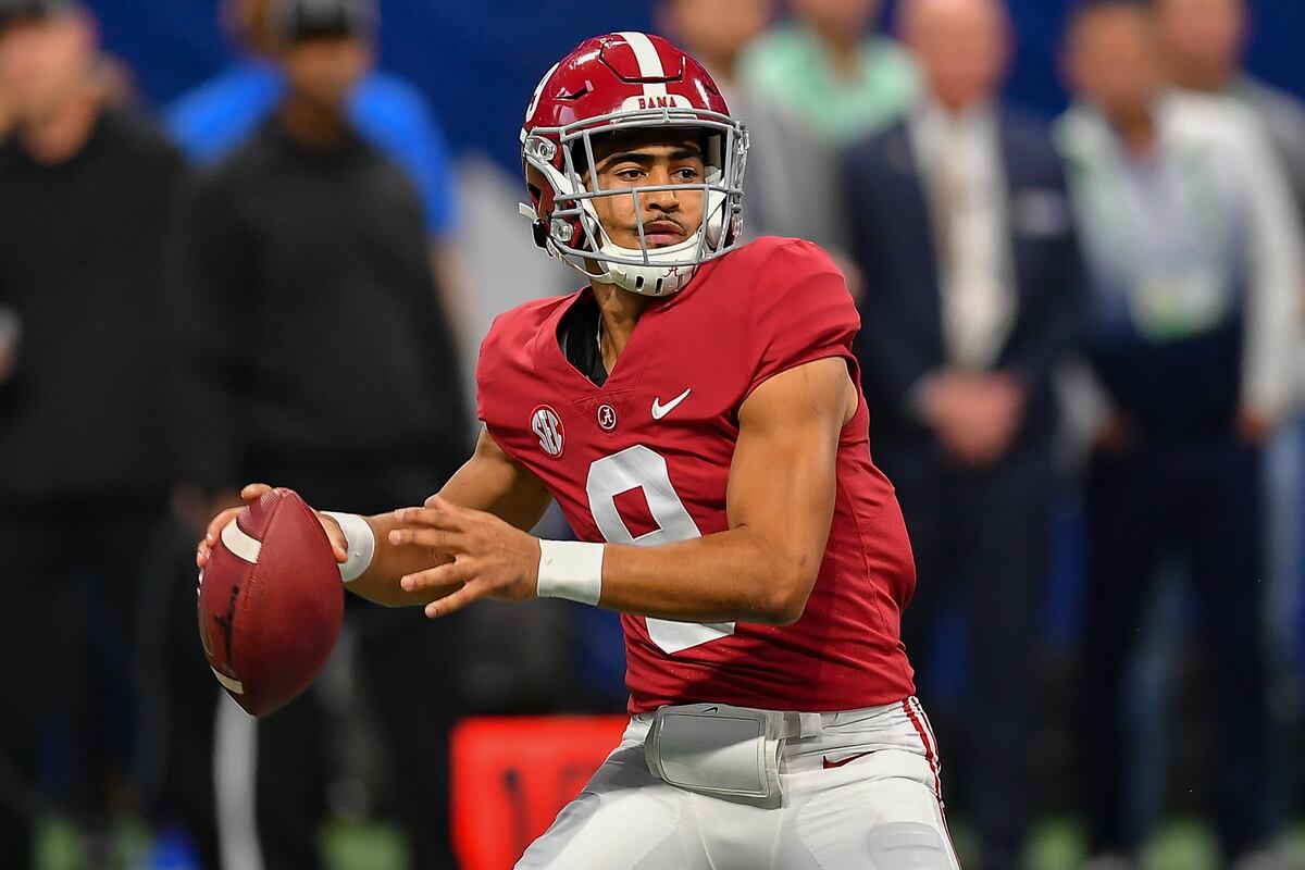 Heisman Watch 2021 Predictions in Race for College Football's