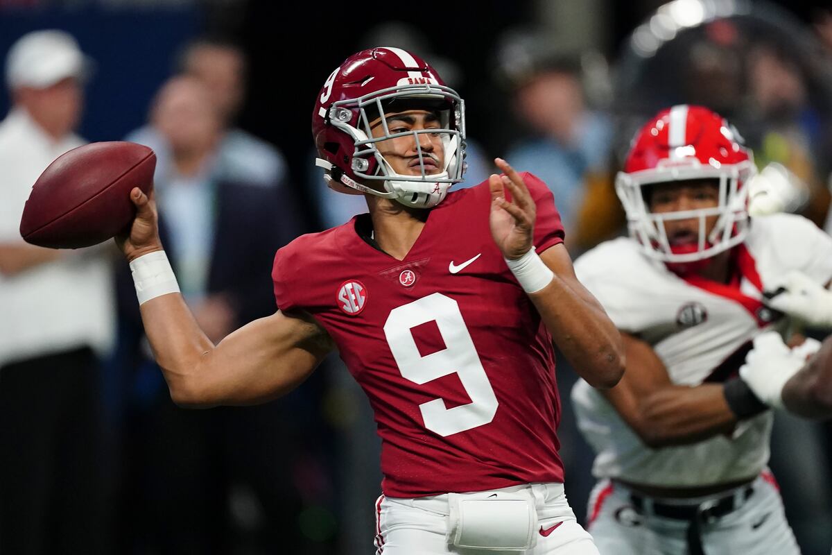 Heisman Finalists 2021: Predictions for Candidates' Order of Finish in Heisman Finalists 2021: Predictions for Candidates' Order of Finish in