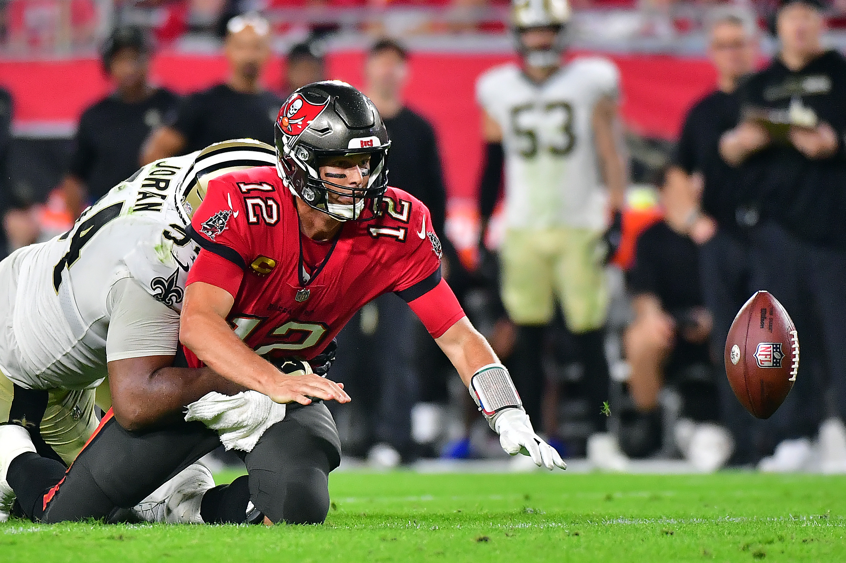 Tom Brady, Bucs still don't look capable of doing damage in the playoff  game they're probably going to host