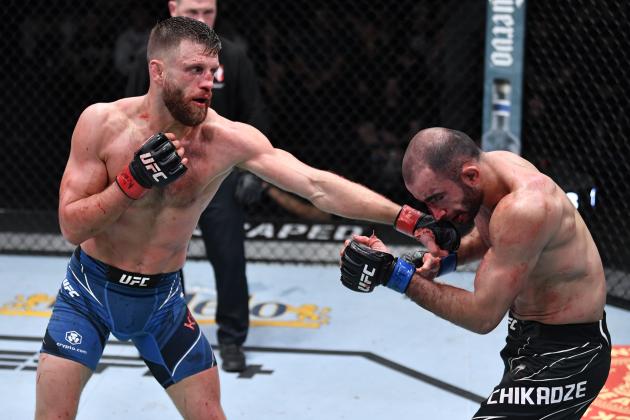 LAS VEGAS, NEVADA - JANUARY 15: (L-R) Calvin Kattar punches Giga Chikadze of Georgia in their featherweight fight during the UFC Fight Night event at UFC APEX on January 15, 2022 in Las Vegas, Nevada. (Photo by Jeff Bottari/Zuffa LLC via Getty Images)