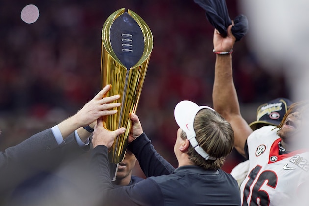 INDIANAPOLIS, IN - JANUARY 10: Georgia Bulldogs head coach Kirby Smart holds the national championship trophy after the Alabama Crimson Tide versus the Georgia Bulldogs in the College Football Playoff National Championship, on January 10, 2022, at Lucas Oil Stadium in Indianapolis, IN.(Photo by Robin Alam/Icon Sportswire via Getty Images)