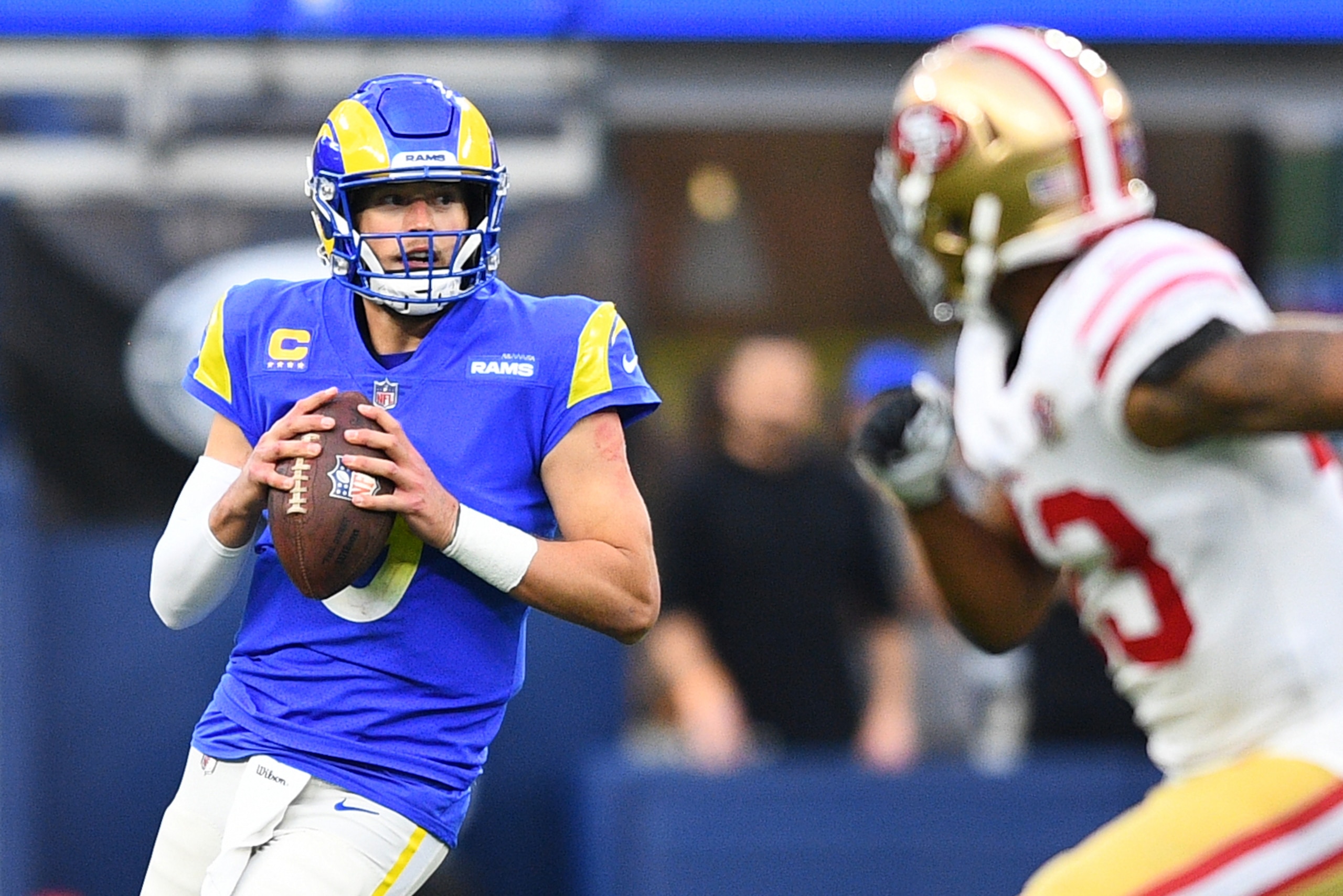 INGLEWOOD, CA - JANUARY 09: Los Angeles Rams Quarterback Matthew Stafford (9) drops back to pass during the NFL game between the San Francisco 49ers and the Los Angeles Rams on January 9, 2022, at SoFi Stadium in Inglewood, CA. (Photo by Brian Rothmuller/Icon Sportswire via Getty Images)