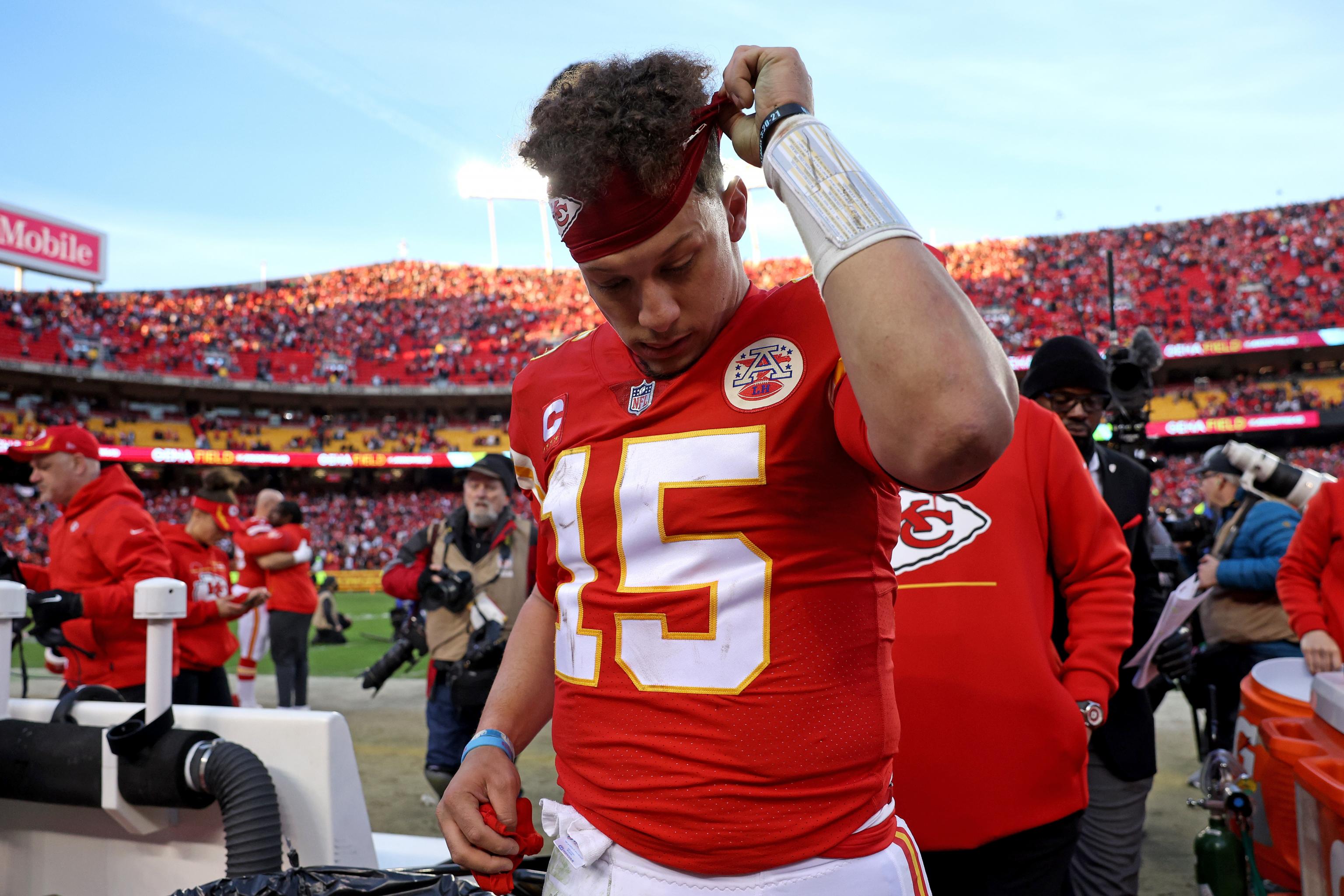 How Far Could the Chiefs Fall in 2022? Patrick Mahomes frustrated after a loss