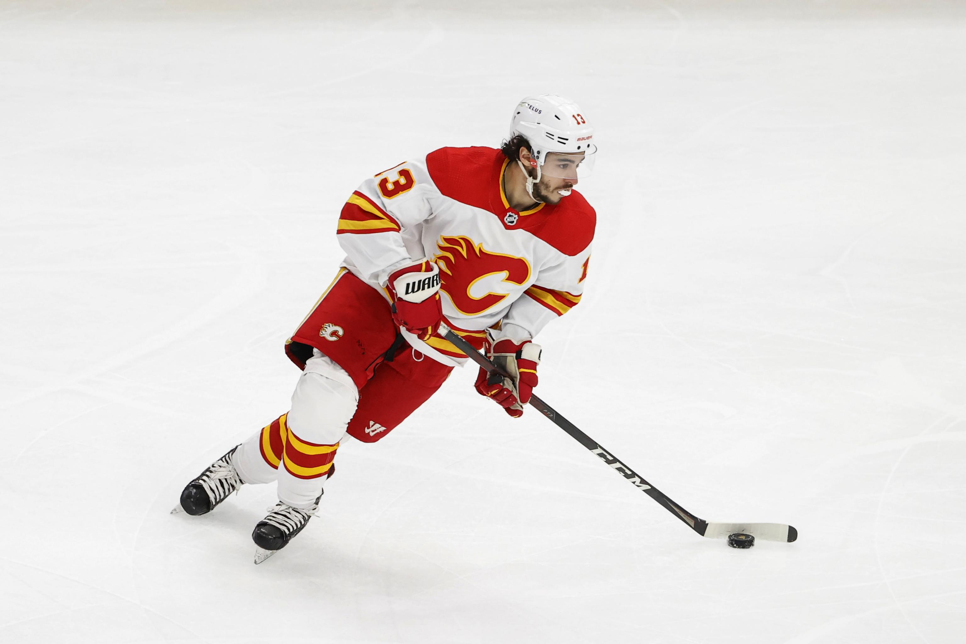 Andrew Mangiapane should start on the Calgary Flames' top line : r