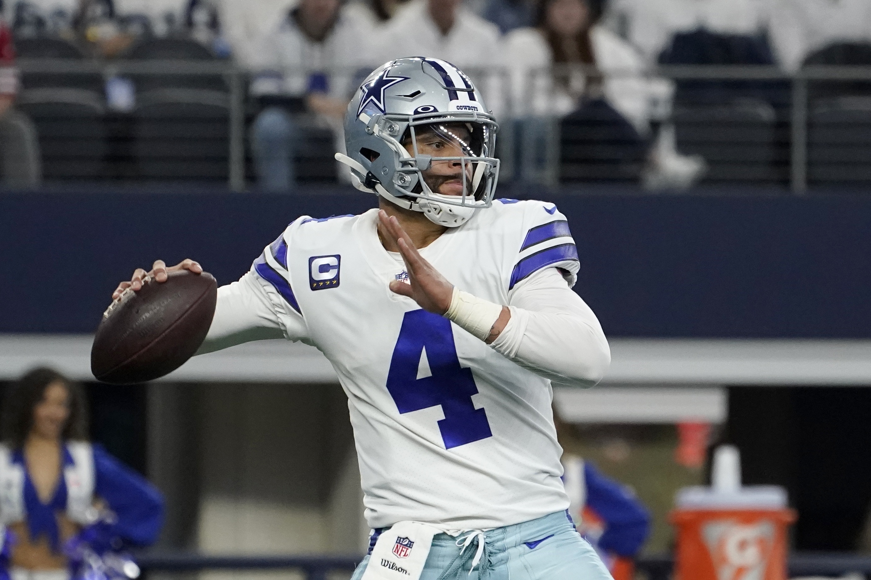 Zeke posting a throwback helmet to be worn on Thanksgiving : r/cowboys