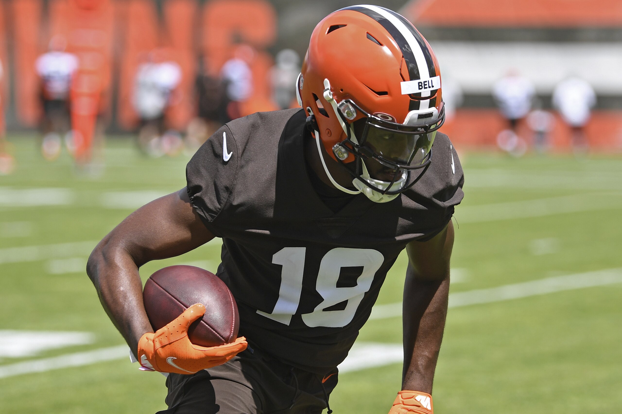 Cleveland Browns receiver David Bell participates in a drill during the NFL football team's rookie minicamp, Friday, May 13, 2022, in Berea, Ohio. (AP Photo/David Dermer)