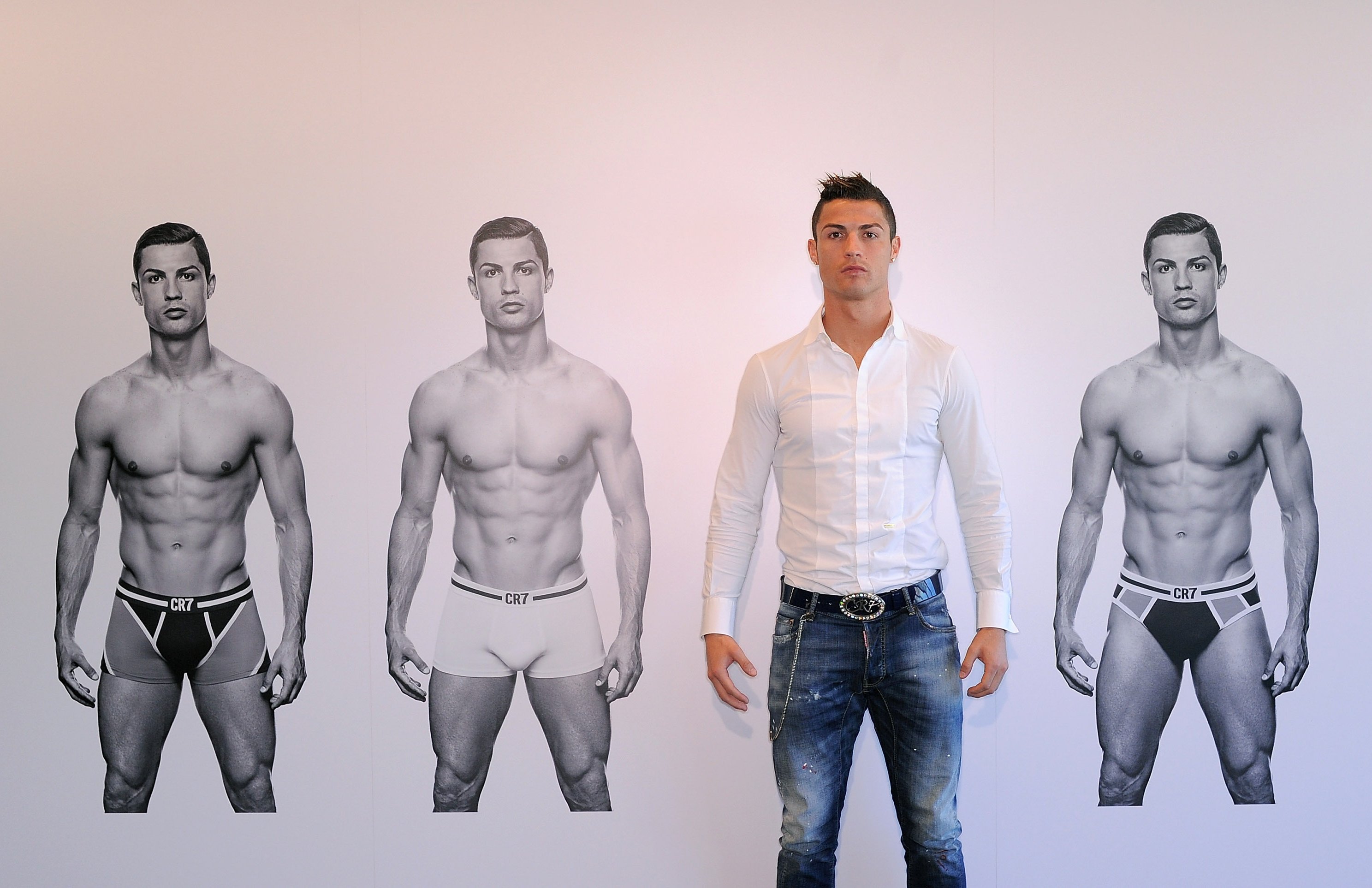 Cristiano Ronaldo unveils brand-new underwear collection - in VERY bizarre  fashion - Mirror Online