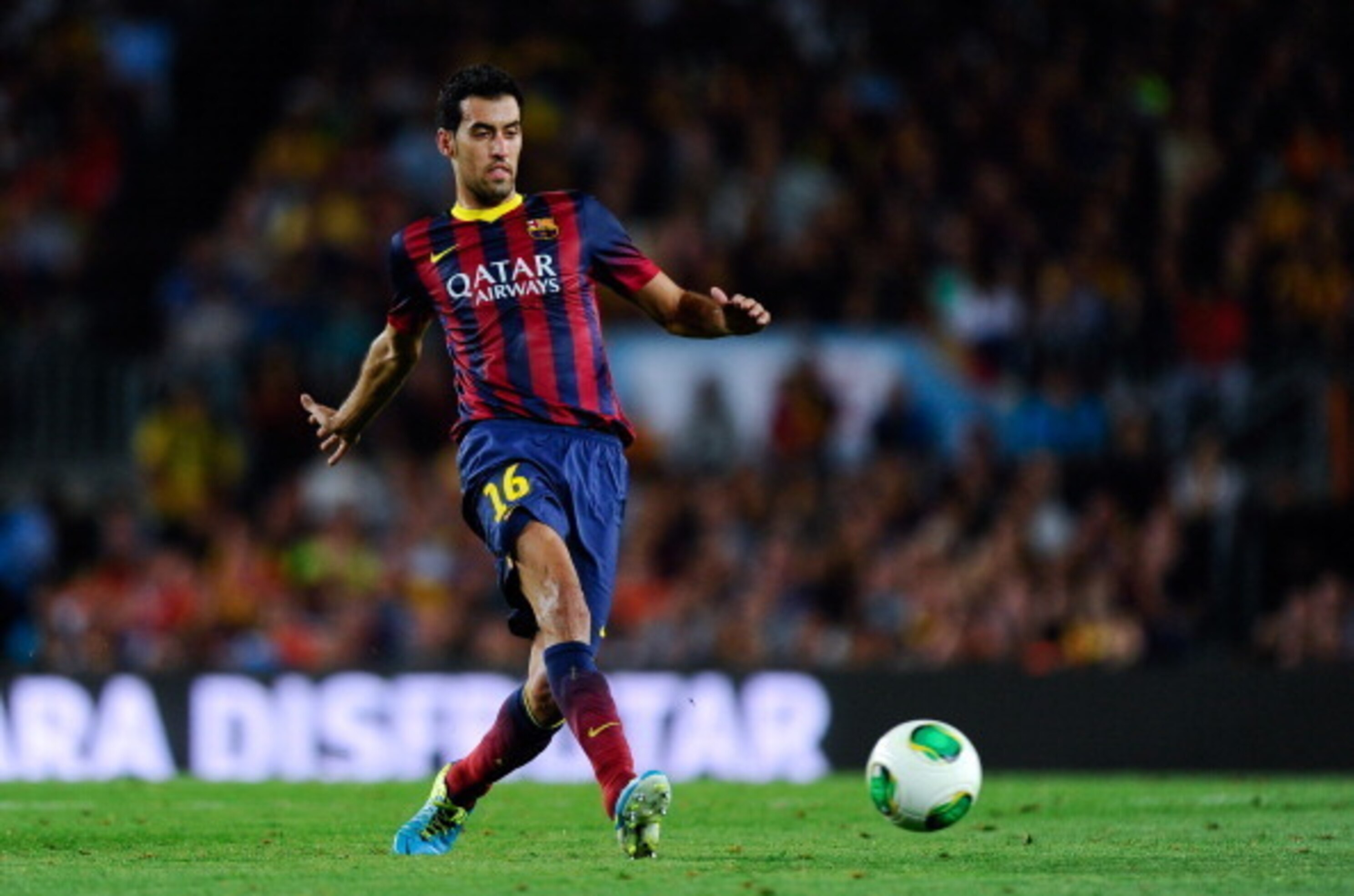179551086-sergio-busquets-of-fc-barcelona-runs-with-the-ball_crop_exact.jpg