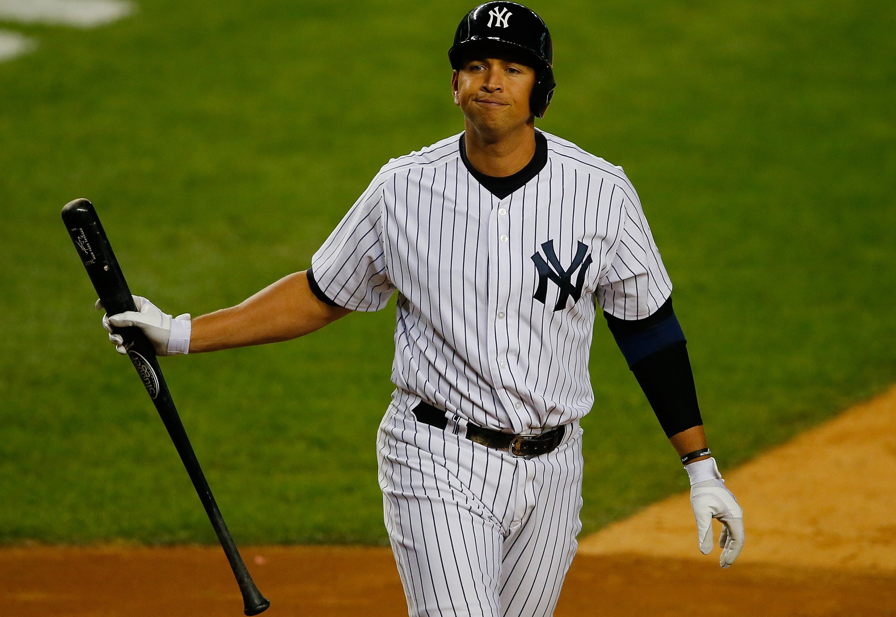 Video: Mariano Rivera makes final Yankee Stadium appearance amid tears,  cheers 