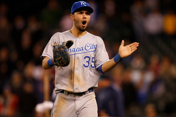 Hosmer, Royals avoid arbitration with 2-year deal