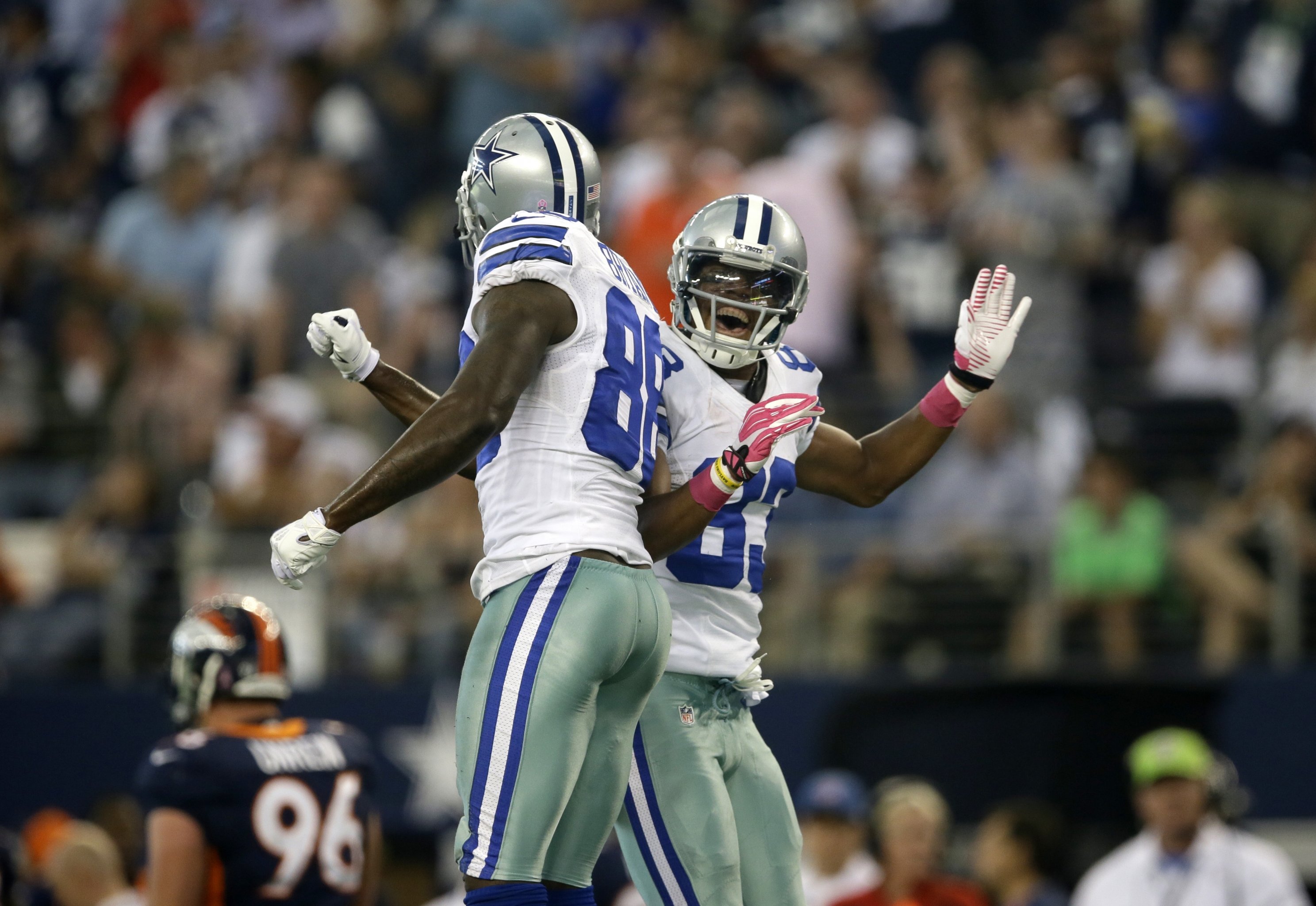 Watch: Dez Bryant gets massive double high-five from young fan, signs jersey  at Cowboys game