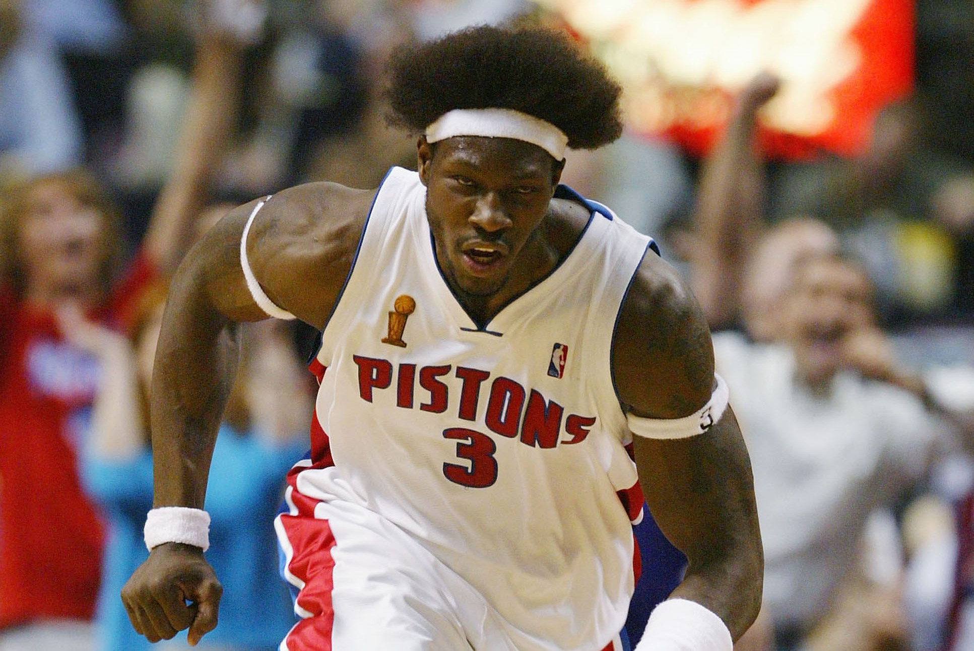 Ben Wallace averaged 9.9 rebounds, 1.9 blocks and 1.4 steals per
